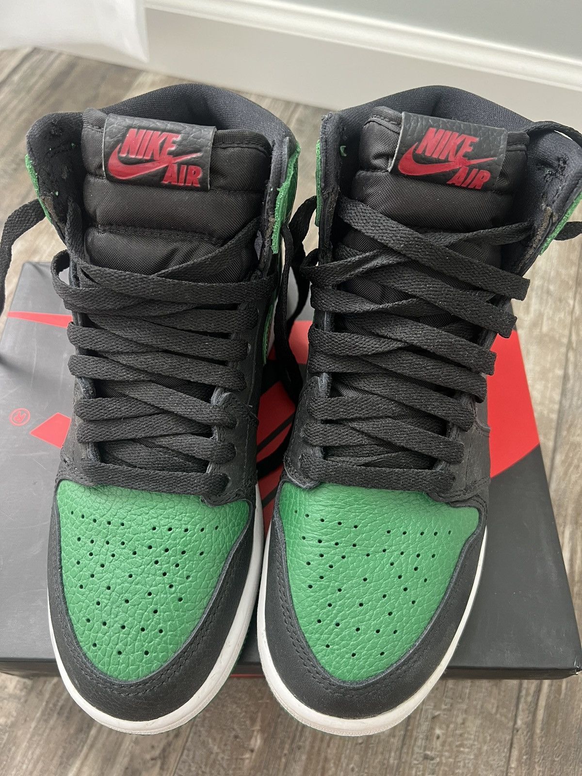 Jordan Brand Air Jordan 1 Retro High OG GS Black PineGreen Size US 5 / EU 37 - 5 Thumbnail