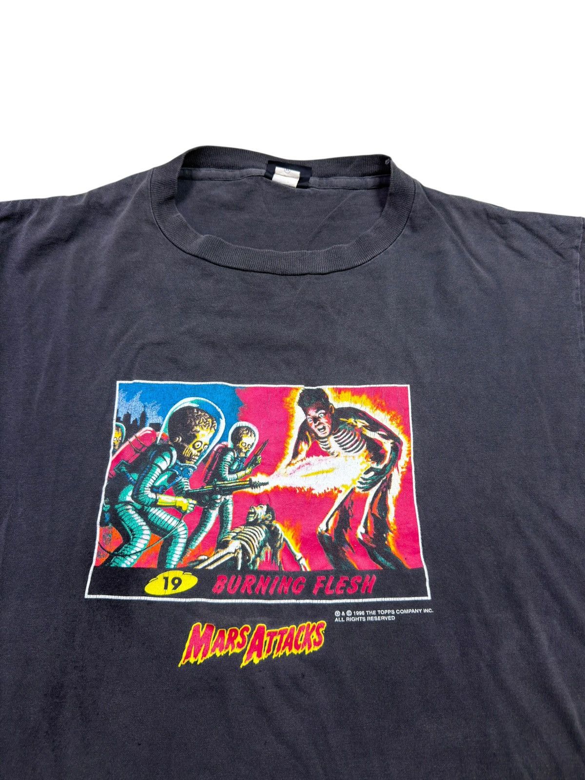 RARE* 1996 90s VINTAGE TEE MARS ATTACKS MOVIE BURNING FLESH