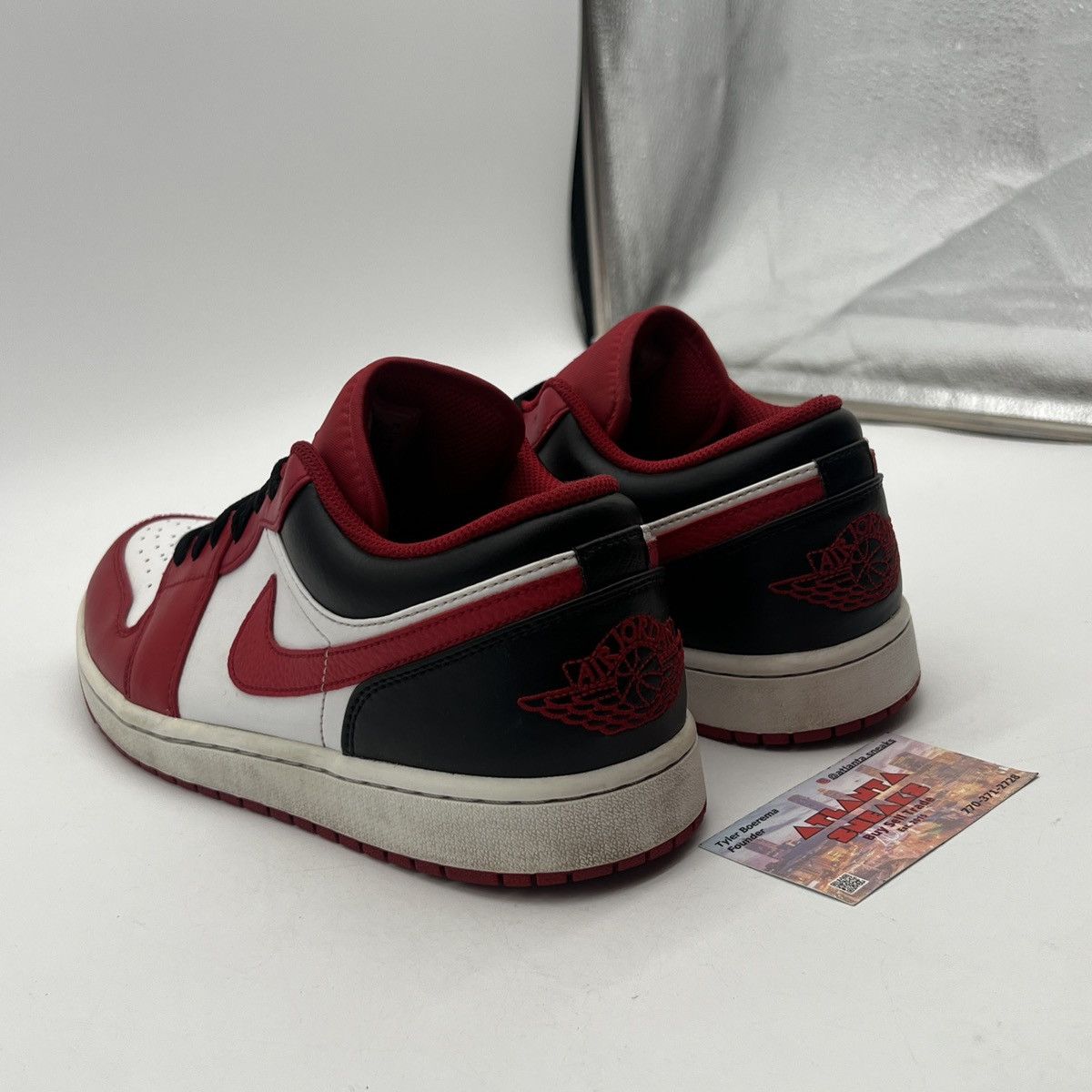 Nike Air Jordan 1 low reverse black toe Size US 10.5 / EU 43-44 - 4 Thumbnail
