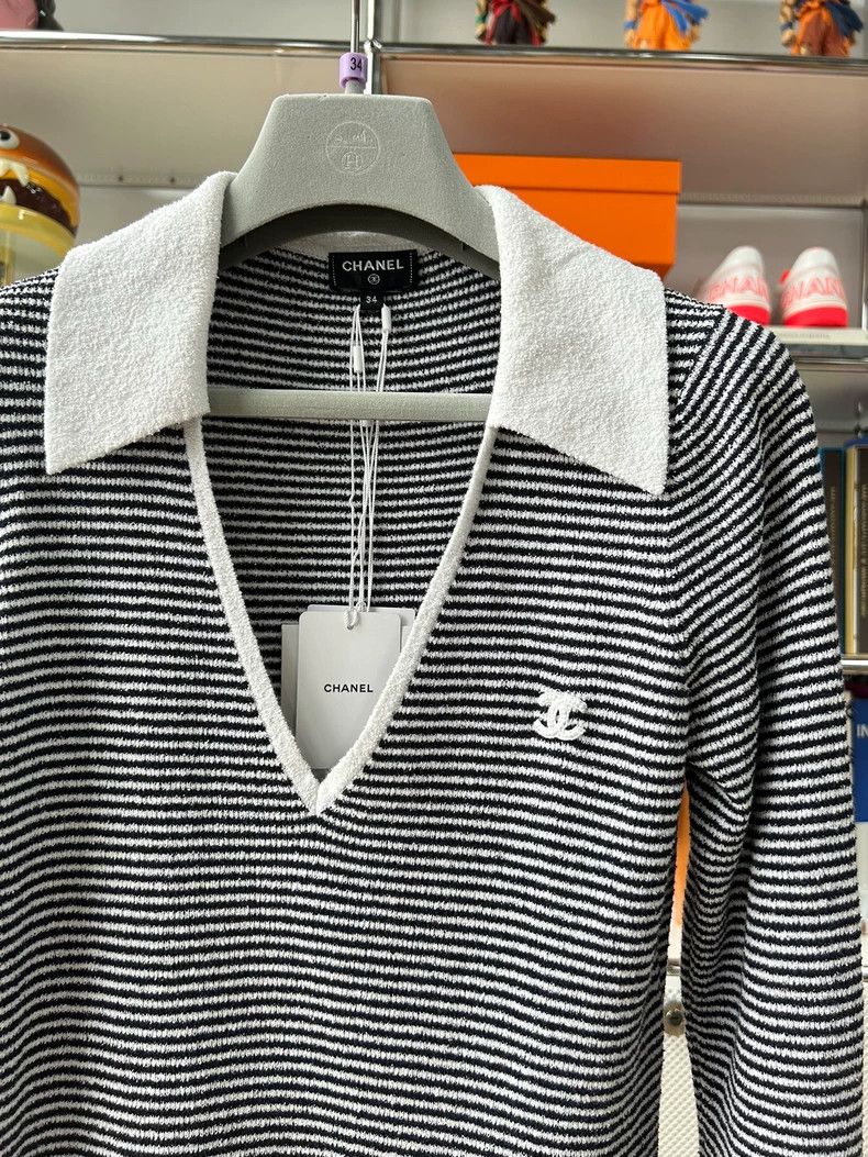 Chanel Chanel 23c striped V-neck polo knitted skirt 2503-Nextarrow Size XXS / US 00 / IT 34 - 2 Thumbnail