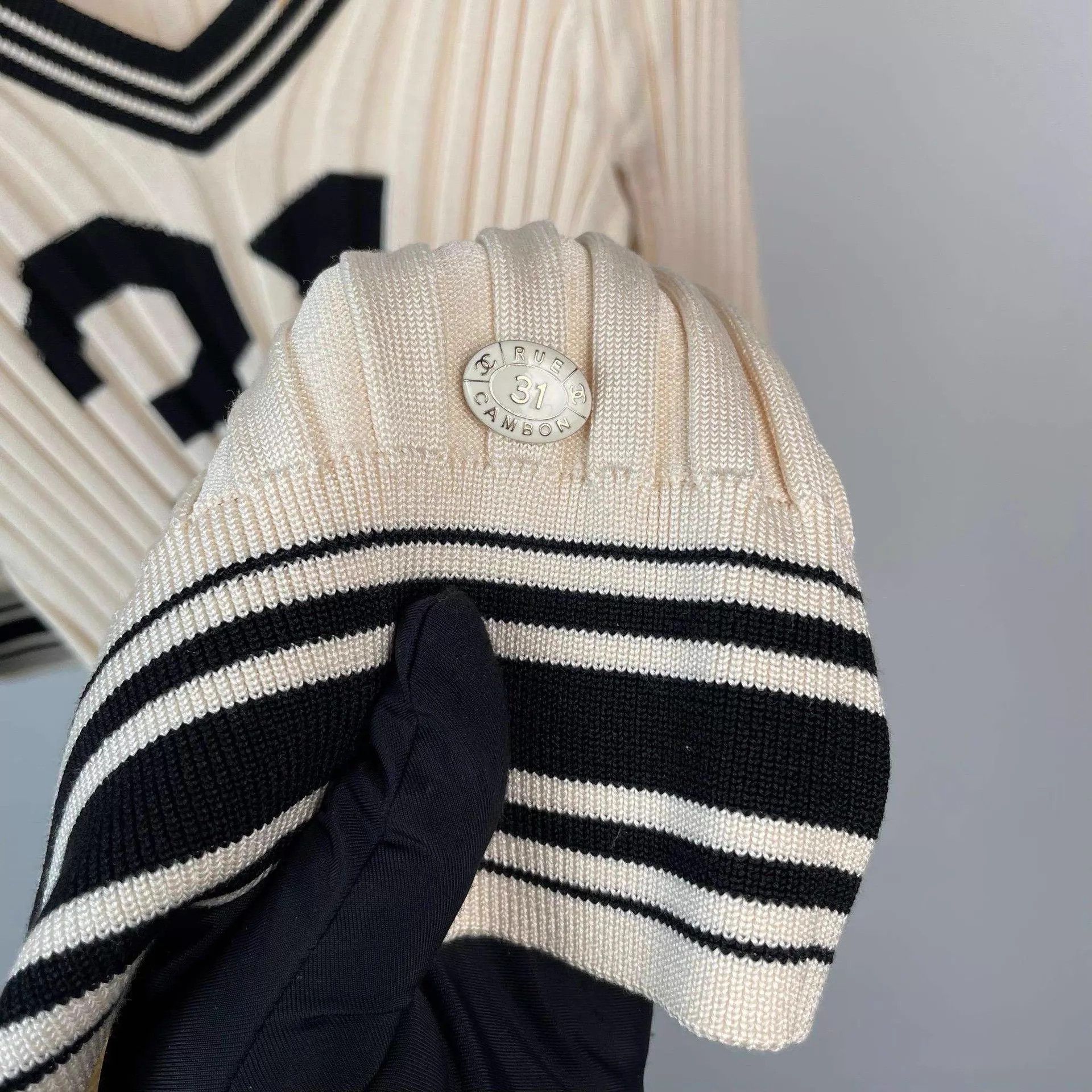 Chanel Chanel Sweater Shirts Size XS / US 0-2 / IT 36-38 - 8 Thumbnail