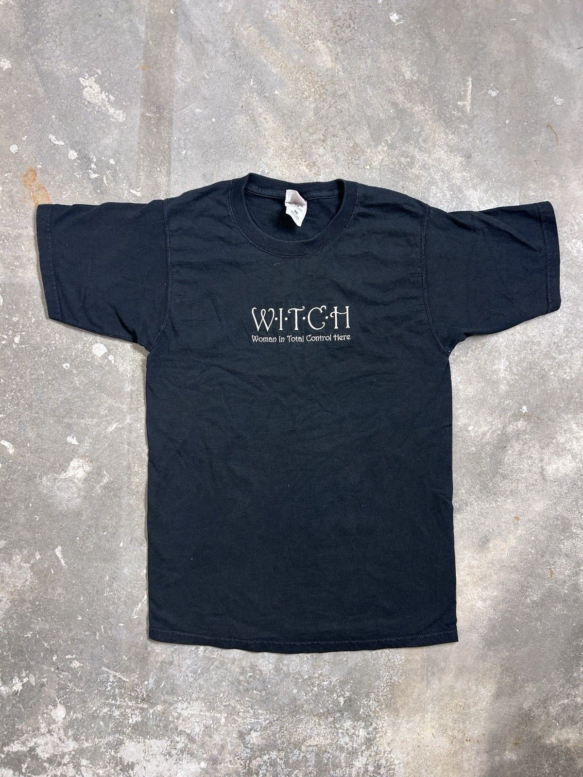 Fruit Of The Loom Vintage Y2K Witch Women In Total Control Humor T-Shirt Size S / US 4 / IT 40 - 1 Thumbnail