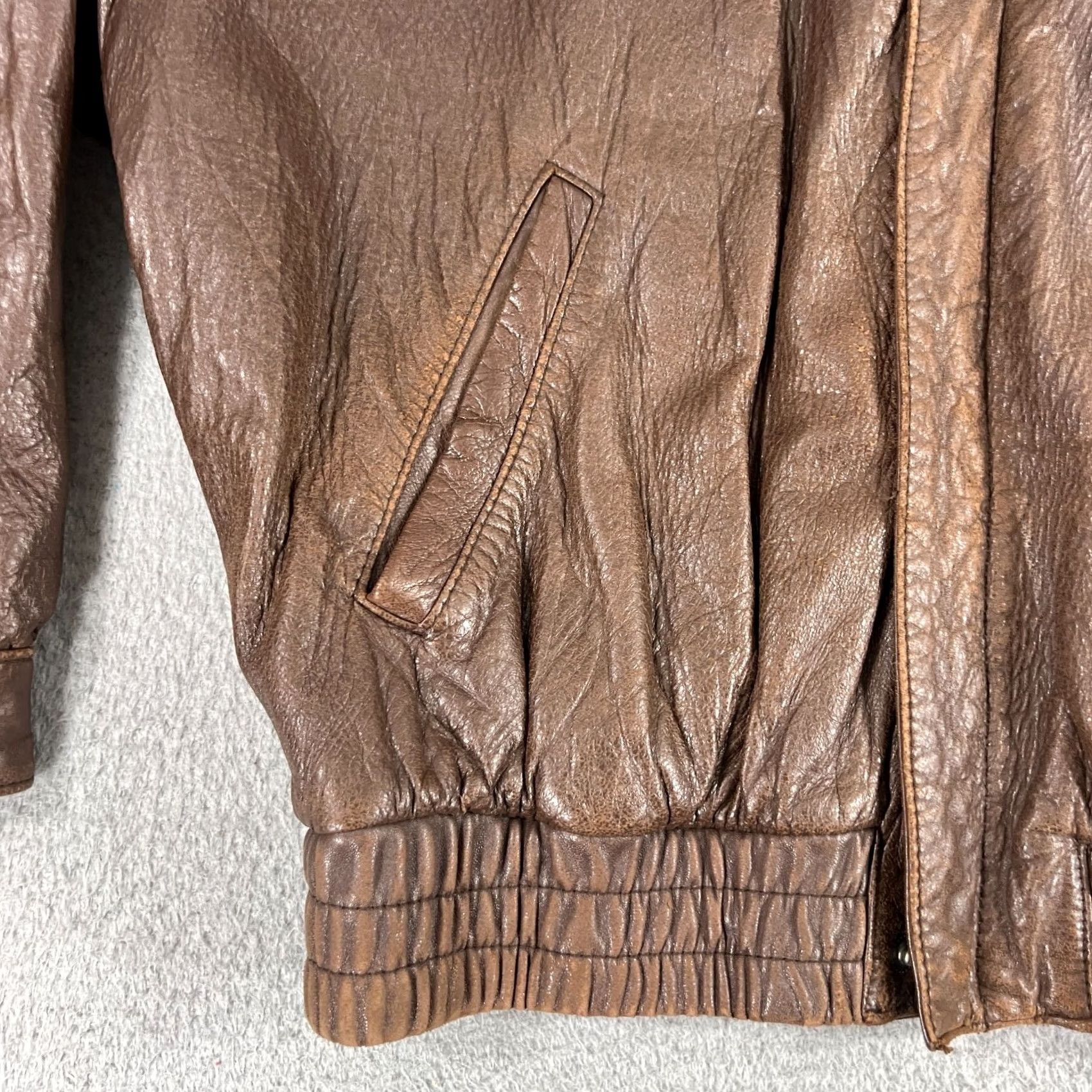 Vintage VINTAGE Luis Alvear Leather Bomber Jacket Size Large Brown Men's Size US L / EU 52-54 / 3 - 3 Thumbnail