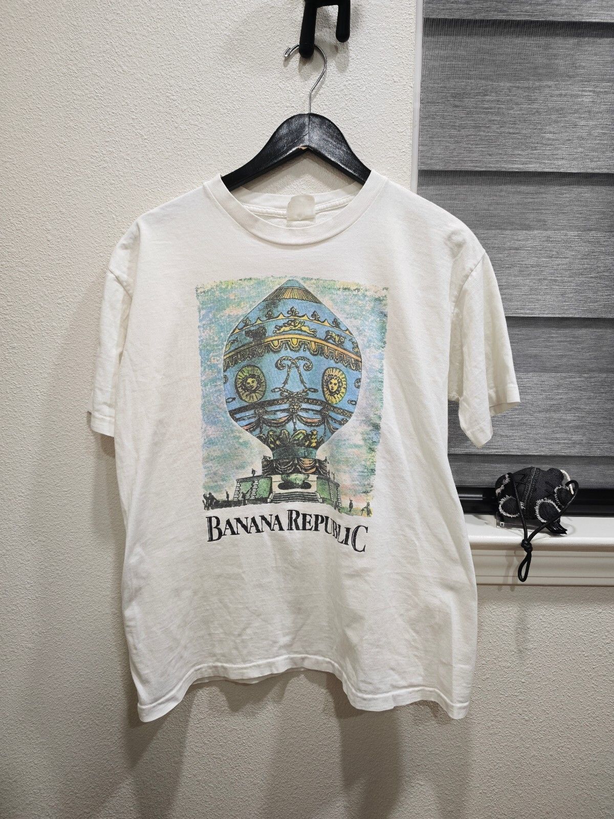 Banana Republic Vtg 90' BANANA REPUBLIC OCEANICA Maps Iguana Tee