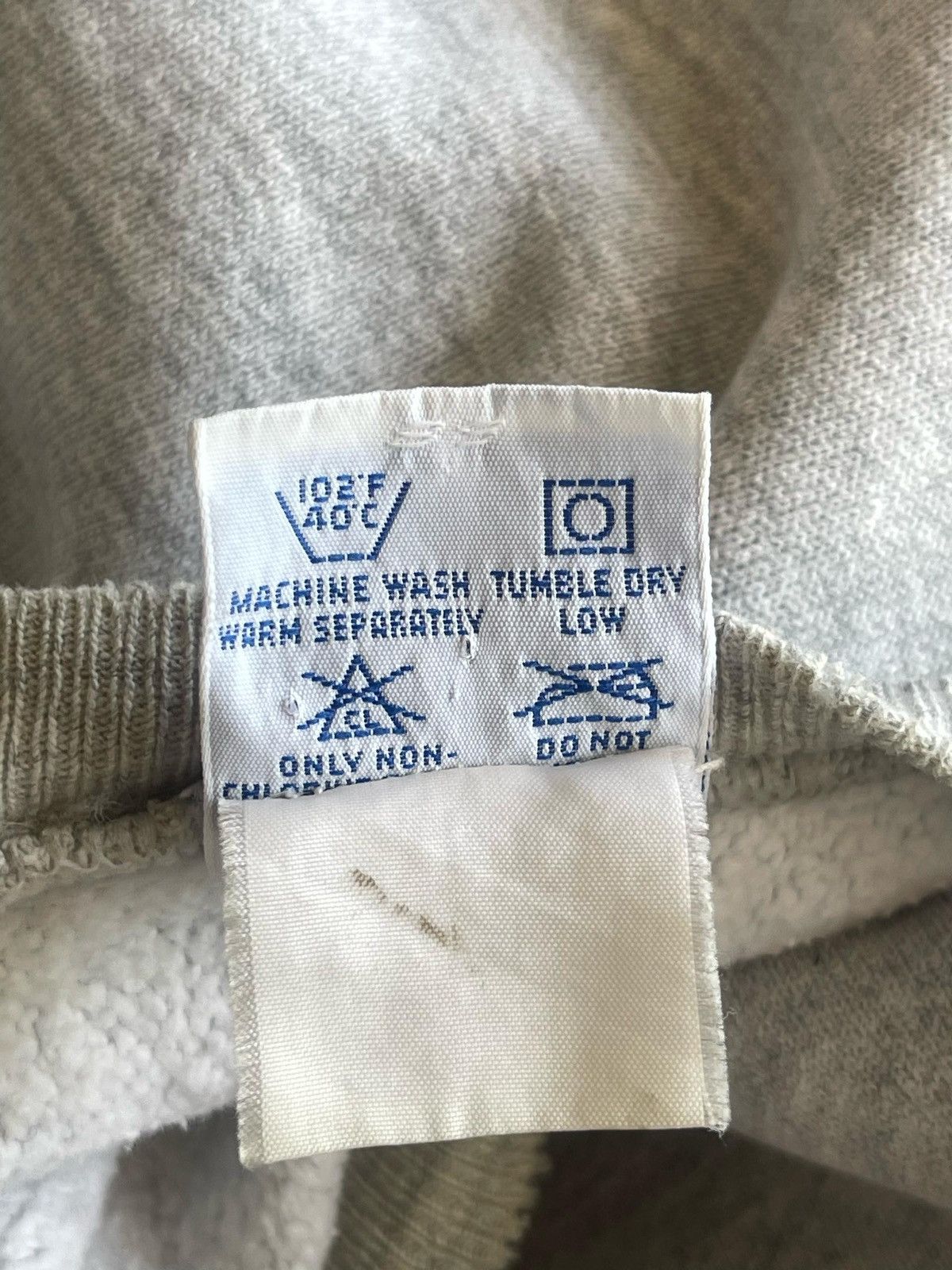 Champion × Vintage Vintage Distressed Champion Reverse Weave Sweatshirt Size US M / EU 48-50 / 2 - 19 Thumbnail