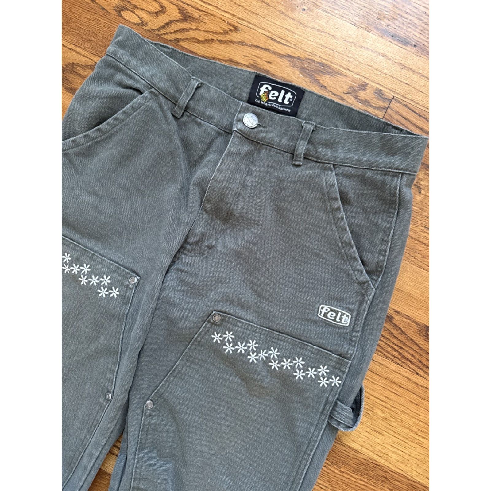 FELT FELT Carpenter Pants Flower Floral Embroidery S C22 Green KHAKIS Men 30 Regular Pre-ownedGood USPS Ground Advantage Size US 30 / EU 46 - 4 Thumbnail