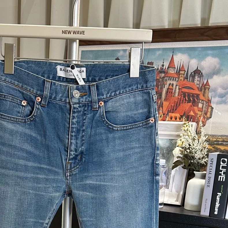 Balenciaga Balenciaga Ripped jeans 2501-Nextarrow Size US 26 / EU 42 - 2 Thumbnail
