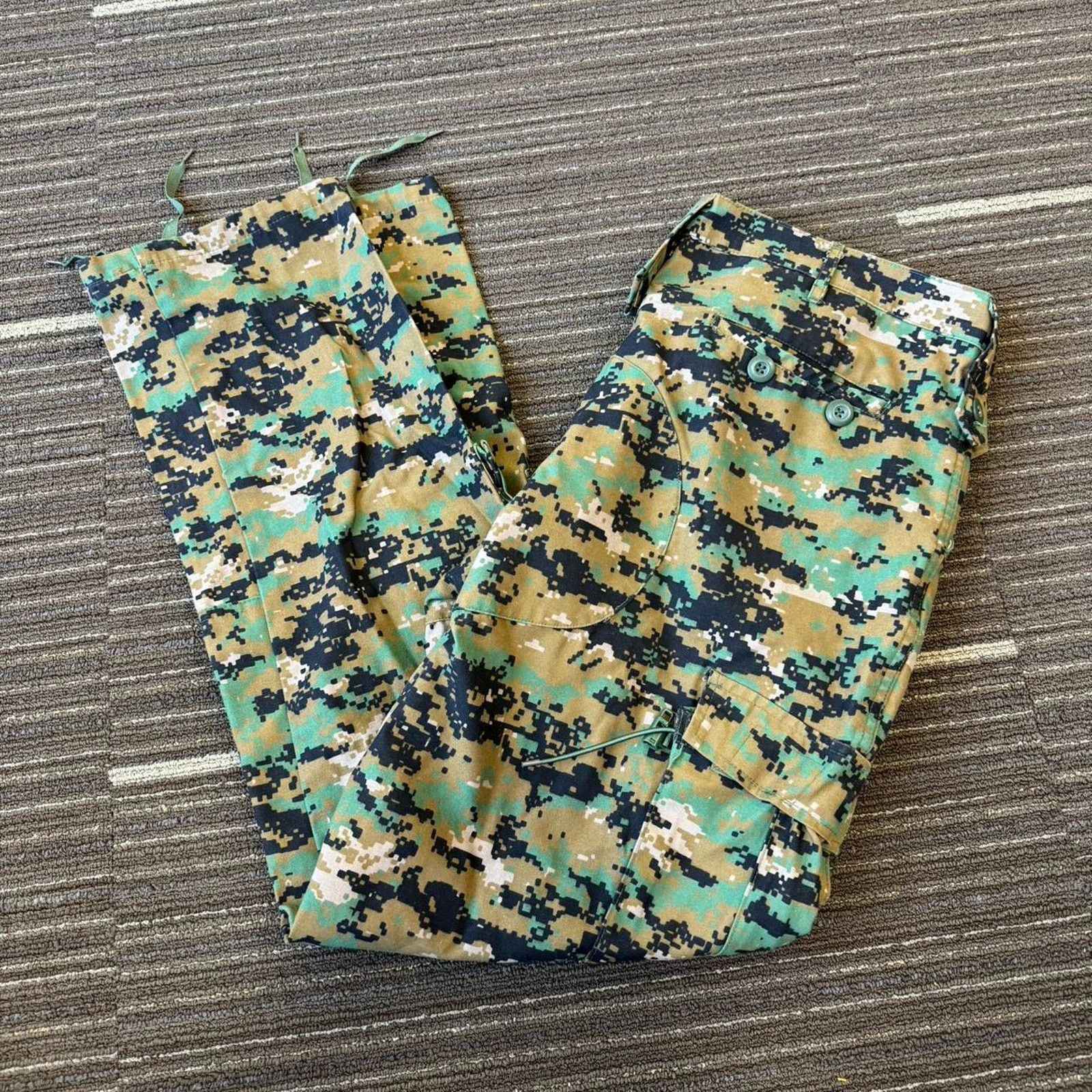 Vintage Vintage Military Surplus Khaki Green Camo cargo pants Size US 32 / EU 48 - 1 Thumbnail