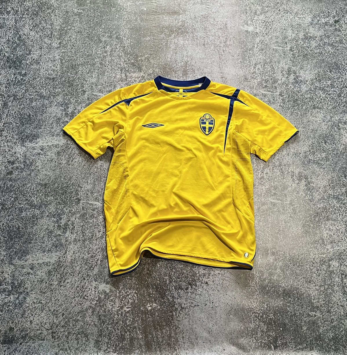 Umbro Sweden Umbro Soccer shirt Jersey 2005-2006 season home🇸🇪 Size US M / EU 48-50 / 2 - 1 Thumbnail