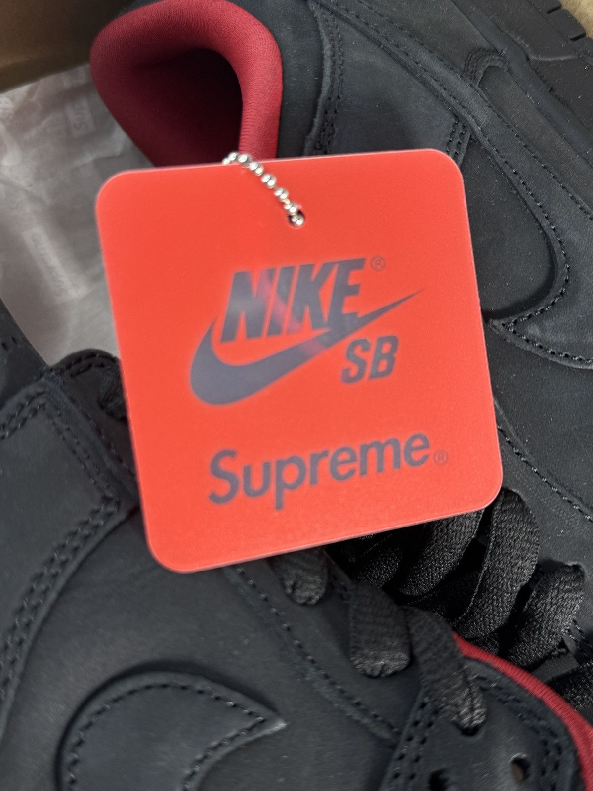 Nike × Supreme Brand New Nike SB Supreme Low Top Dunks Black Size US 9.5 / EU 42-43 - 9 Thumbnail
