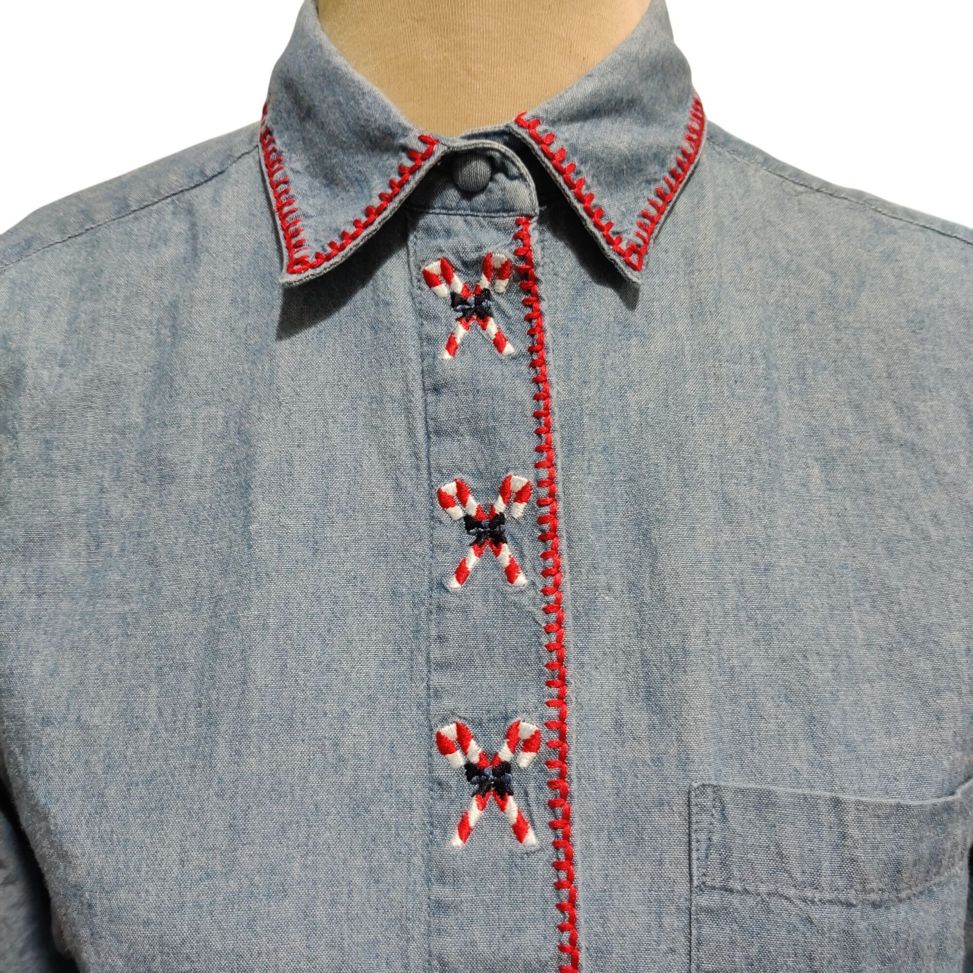 Vintage Vintage Belle Pointe M Denim Button Shirt Holiday Embroidere Size M / US 6-8 / IT 42-44 - 3 Thumbnail