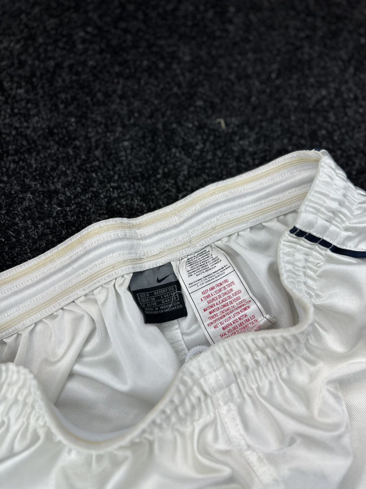 Nike Nike Vintage Silver Running Shorts 90s Y2K Size S Size US 30 / EU 46 - 6 Thumbnail