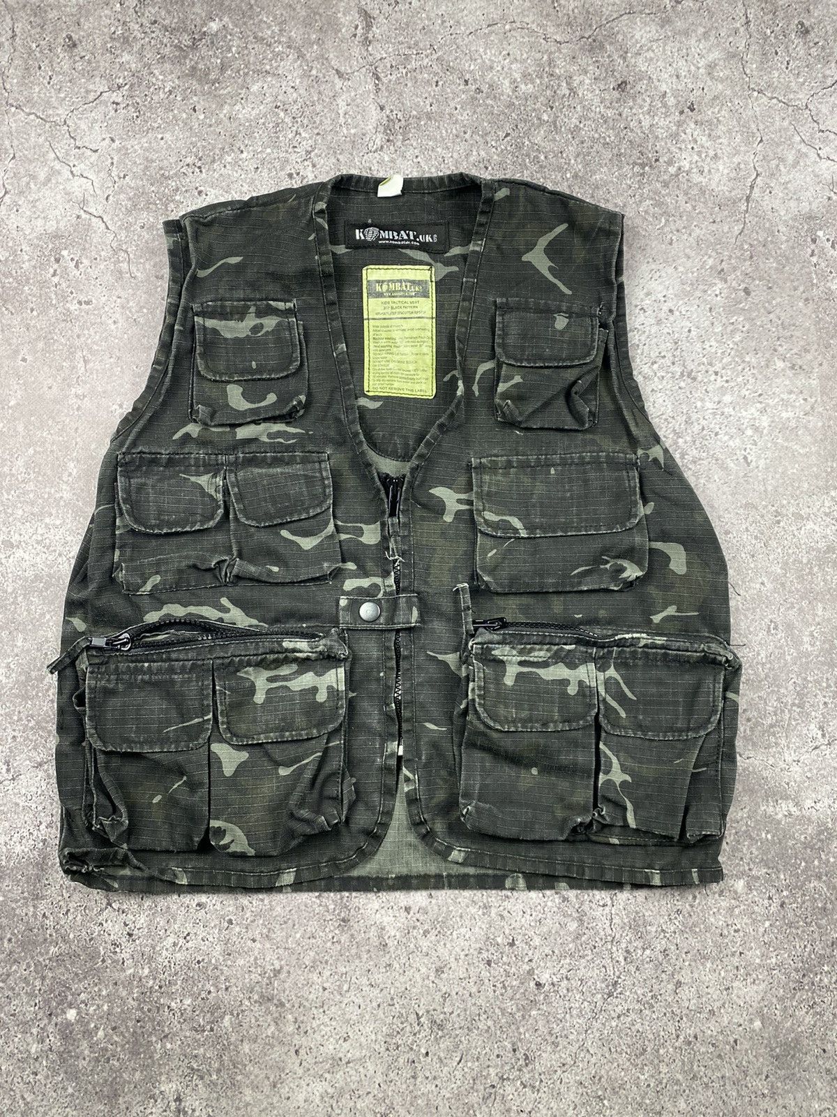 Japanese Brand Kombat cropped Camo Vest multipocket Y2K Size US S / EU 44-46 / 1 - 1 Thumbnail