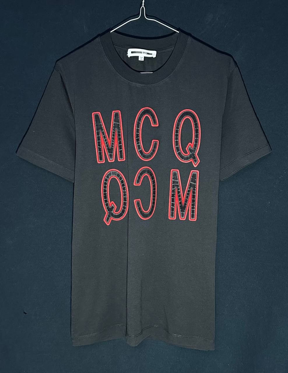 Alexander McQueen Alexander McQueen MCQ T-Shirt Big Logo Black Velvet red Size US M / EU 48-50 / 2 - 2 Thumbnail