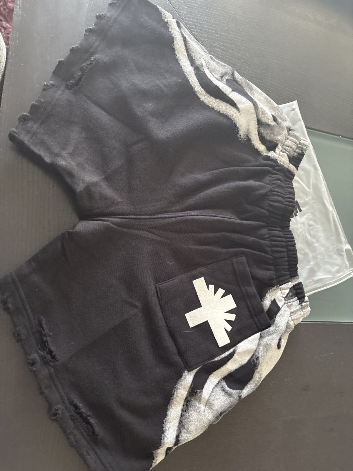 Vertabrae Vertabrea skull shorts Size US 30 / EU 46 - 4 Thumbnail