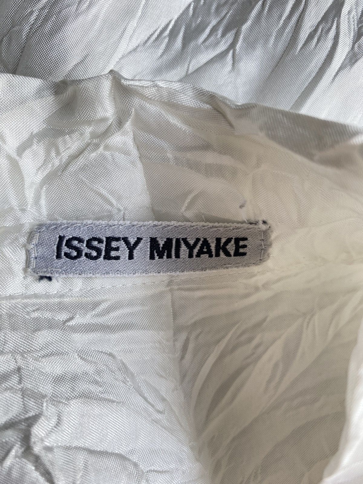 Issey Miyake ISSEY MIYAKE White Crinkle Shirt. Size ONE SIZE - 3 Thumbnail
