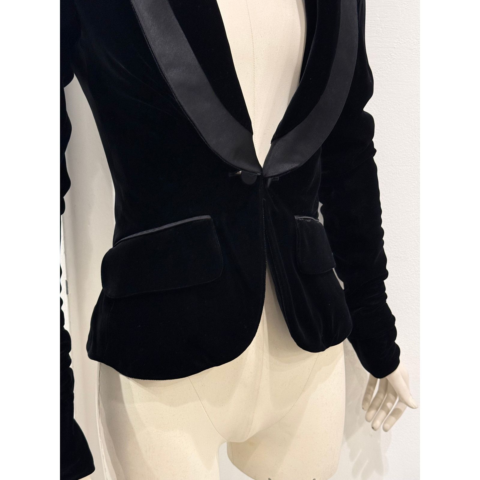 Yves Saint Laurent 2003 Yves Saint Laurent by Tom Ford tuxedo blazer Size M / US 6-8 / IT 42-44 - 3 Thumbnail