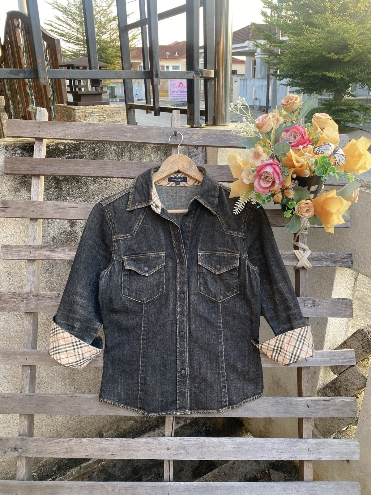 Burberry Vintage Burberry Denim Shirt Button Ups Size M / US 6-8 / IT 42-44 - 1 Thumbnail
