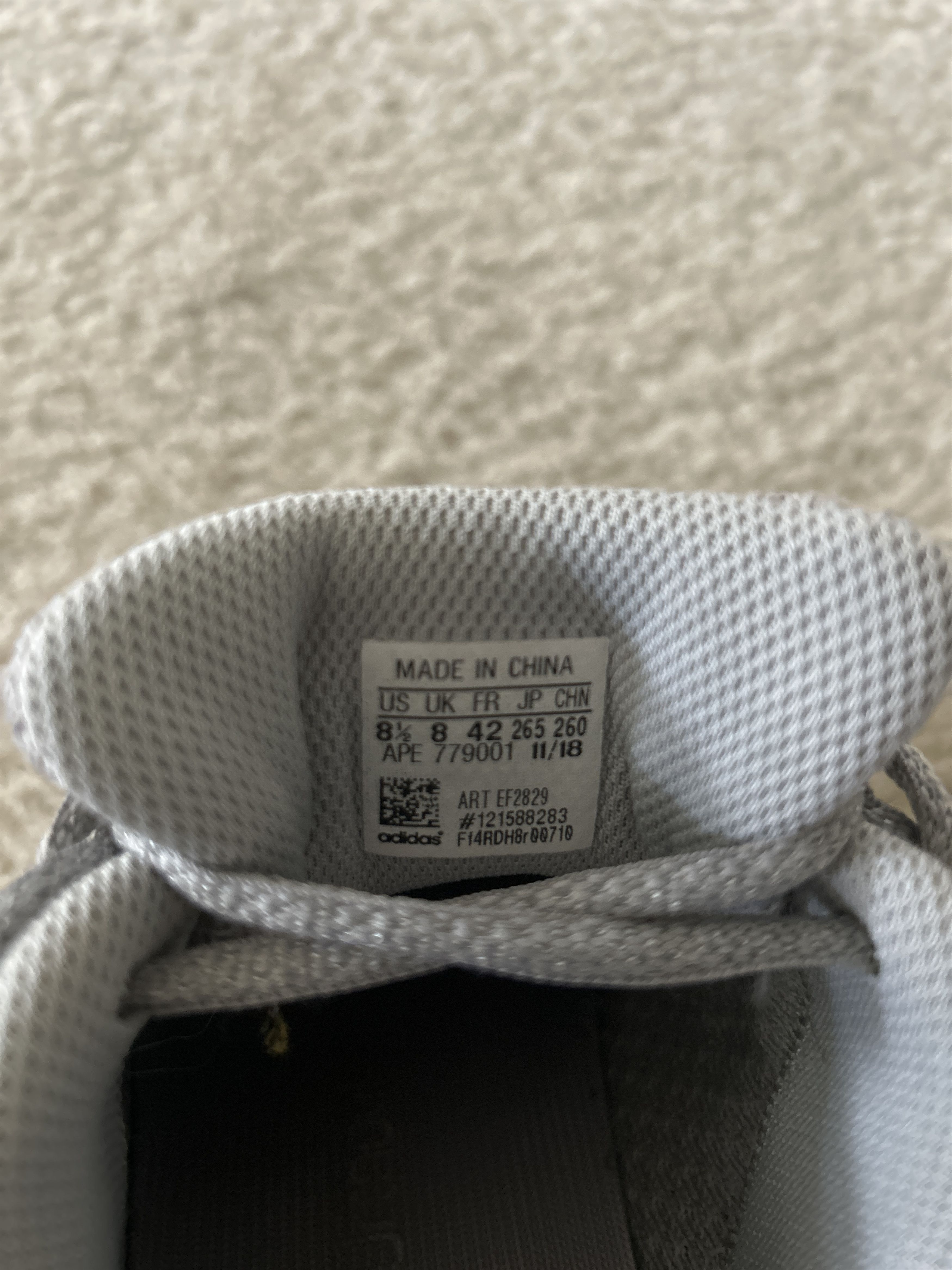 Adidas × Kanye West × Yeezy Yeezy 700v2 Static Size US 8.5 / EU 41-42 - 8 Thumbnail