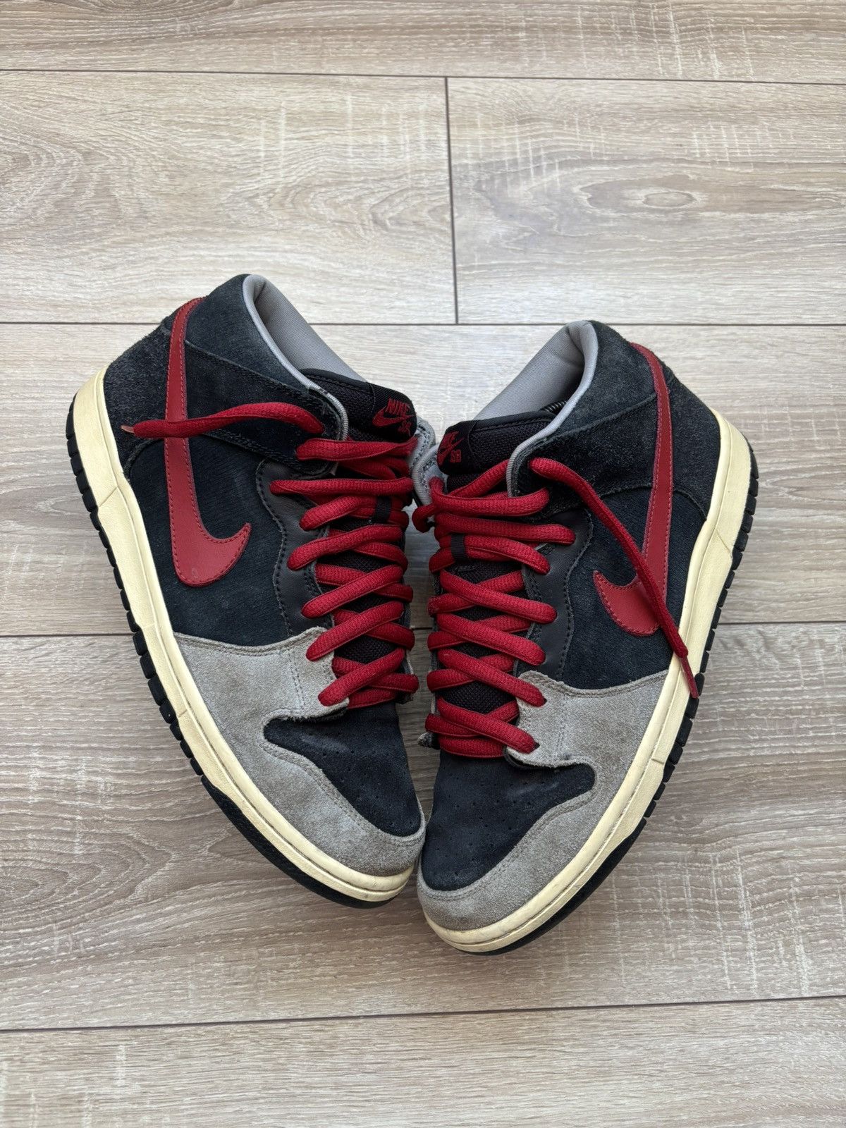 Nike SB Authentic Vintage Nike SB Dunk Mid from the 2010 Size US 10.5 / EU 43-44 - 1 Thumbnail