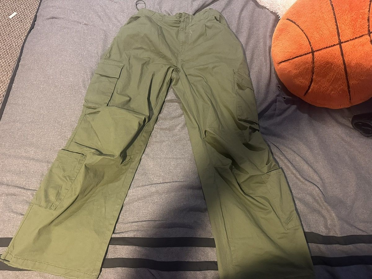 Forever 21 Oversized F21 Cargo Size US 34 / EU 50 - 1 Thumbnail