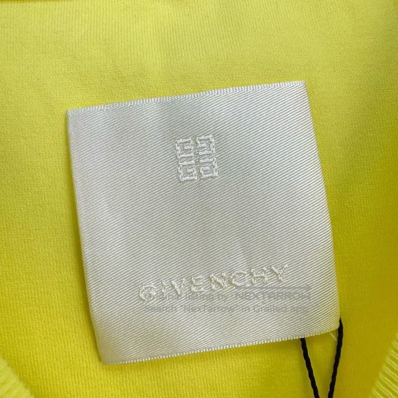 Givenchy Givenchy Daisy Letter Printed Short Sleeve (Size XL) Size US XL / EU 56 / 4 - 5 Thumbnail