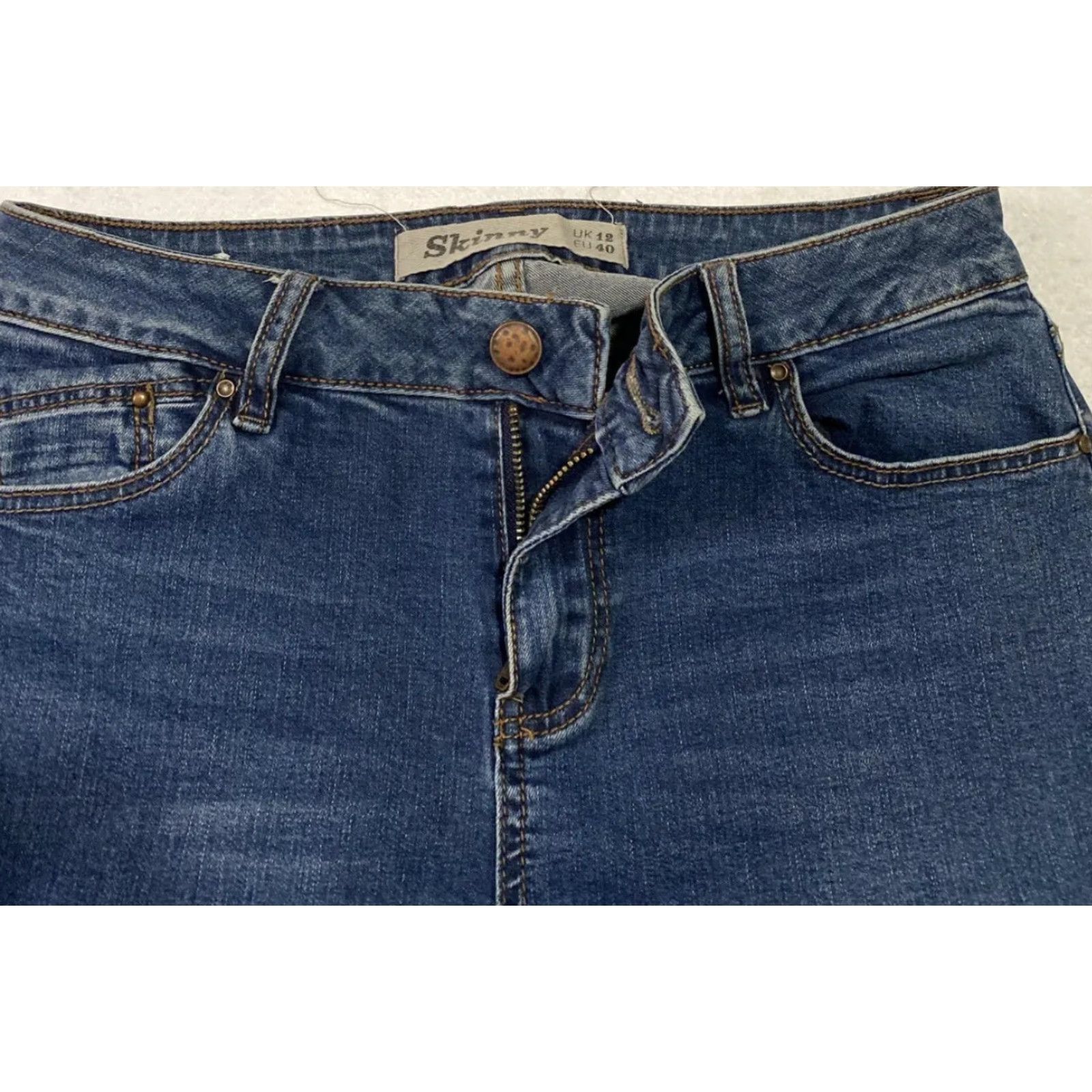 Vintage Skinny Jeans Women's Size 8 Denim Blue 27 Inseam 5-Pocket Zip Button Slim Mid Rise Stretch Cotton Blend Casual Modern 8 Regular Jeans Mens? Size 30" / US 8 / IT 44 - 3 Thumbnail