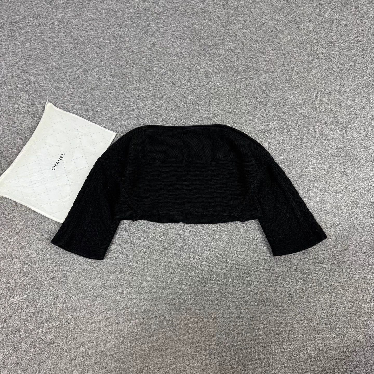 Chanel Chanel Women Off-the-shoulder Large CC Logo Knit Sweater 34 Size XS / US 0-2 / IT 36-38 - 3 Thumbnail