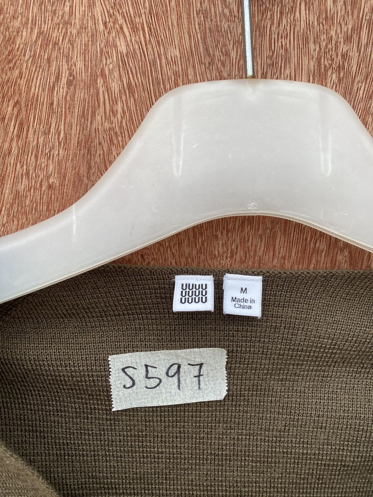 Lemaire × Uniqlo Uniqlo Lemaire V Neck Sweater Size US M / EU 48-50 / 2 - 4 Thumbnail