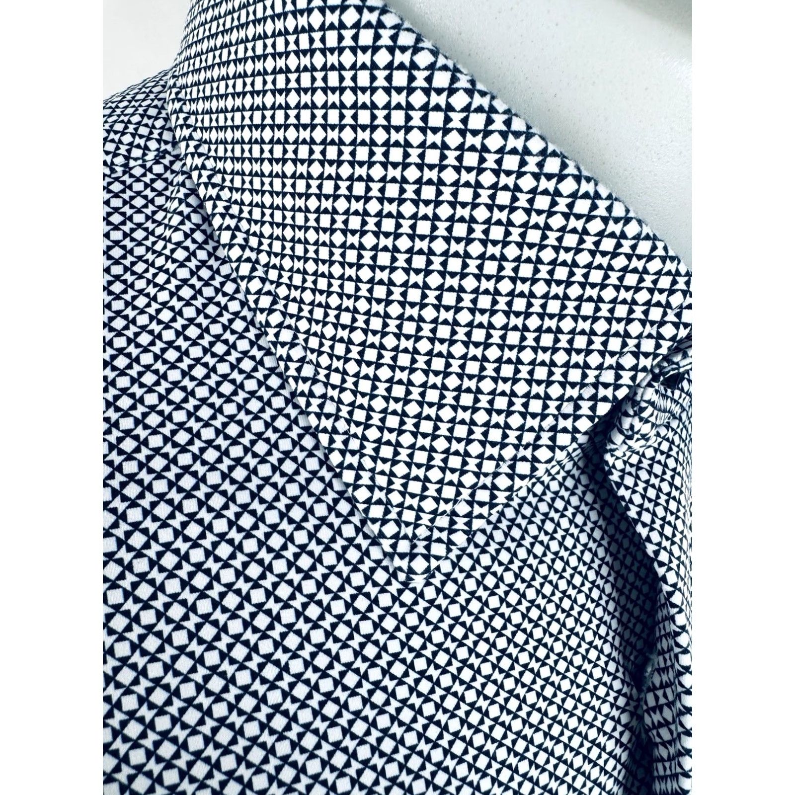 Hugo Boss HUGO BOSS Geometric Slim Shirt Mens L Blue / White Button-Up 42 / 16.5 EXCELLENT Size US L / EU 52-54 / 3 - 2 Thumbnail