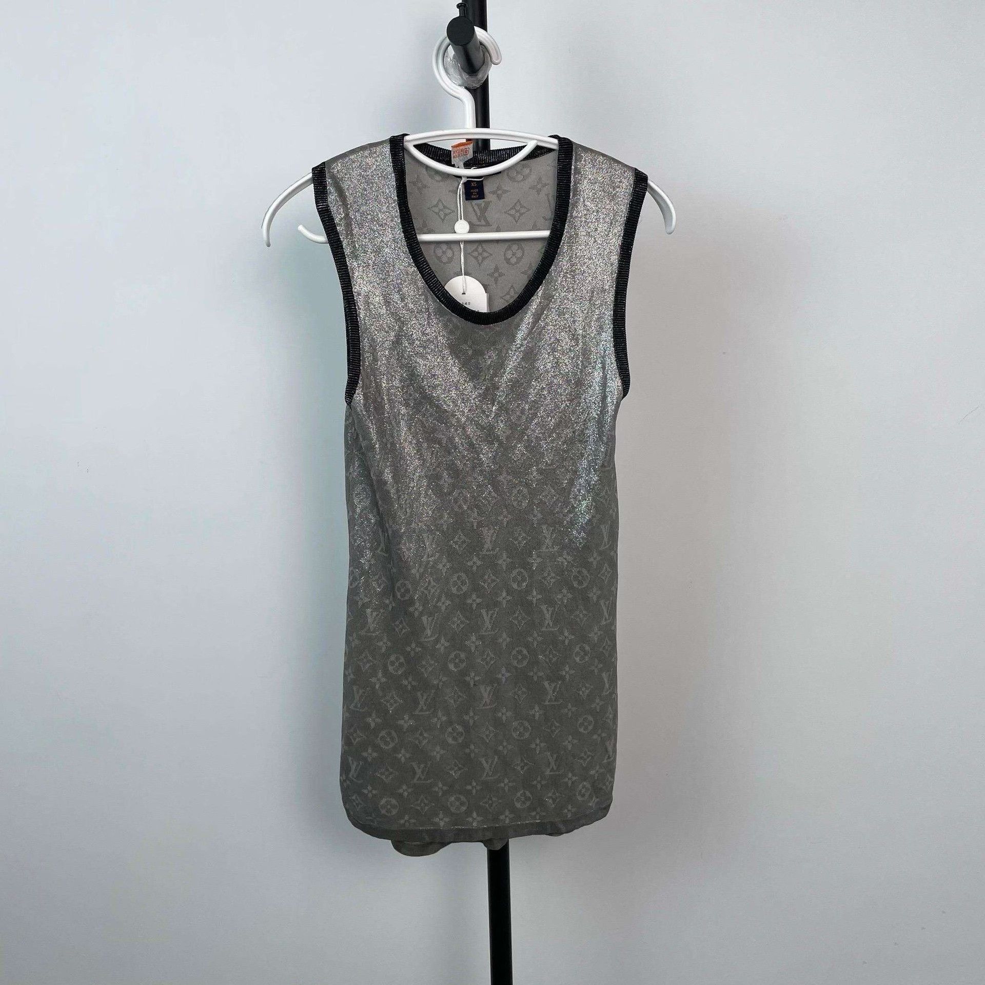 Louis Vuitton Louis Vuitton Silver Metallic Sleeveless Vest Top Size XS / US 0-2 / IT 36-38 - 1 Thumbnail