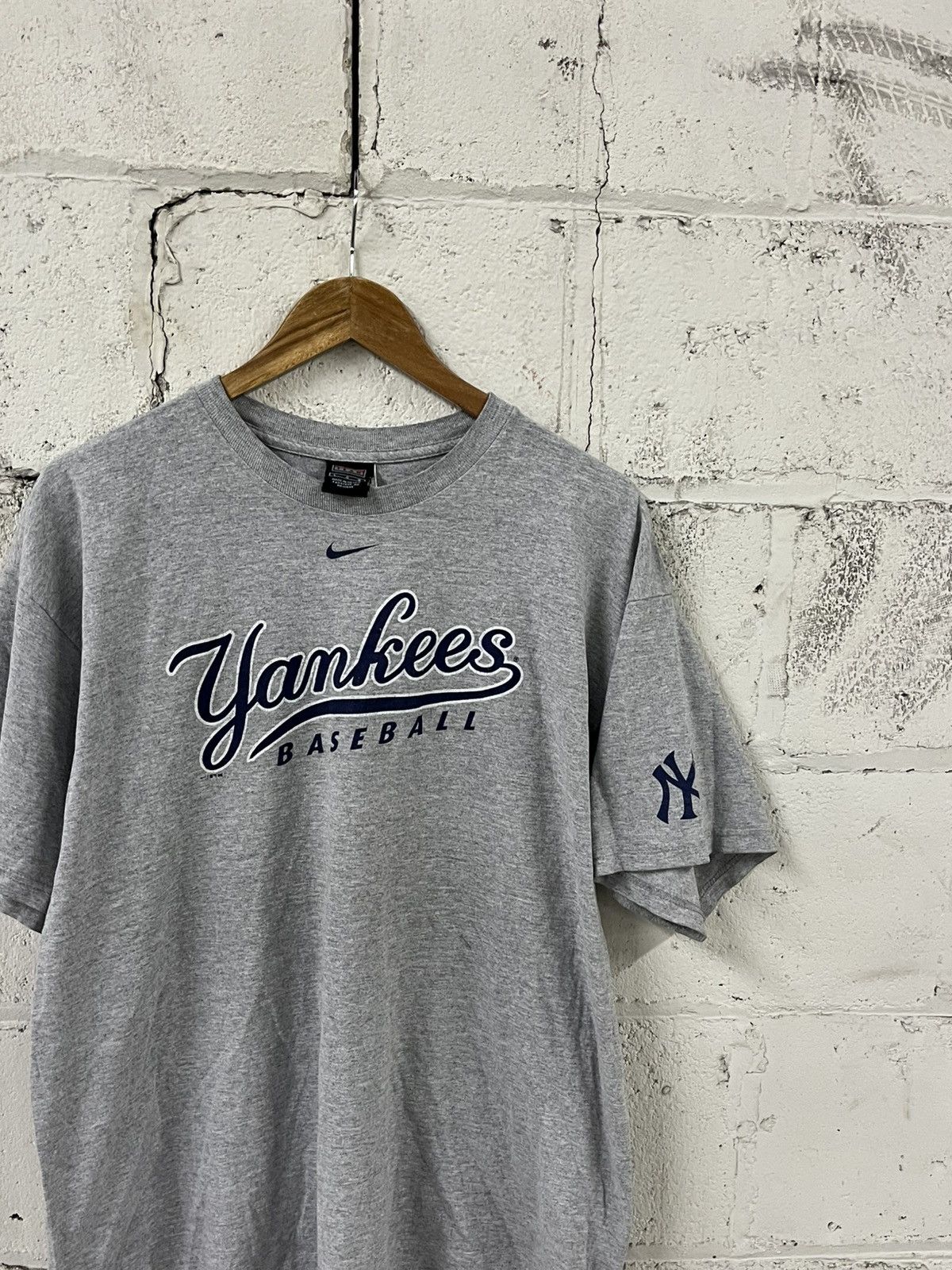 Nike Nike center swoosh NY yankees tee shirt boxy sports hype y2k Size US L / EU 52-54 / 3 - 3 Thumbnail
