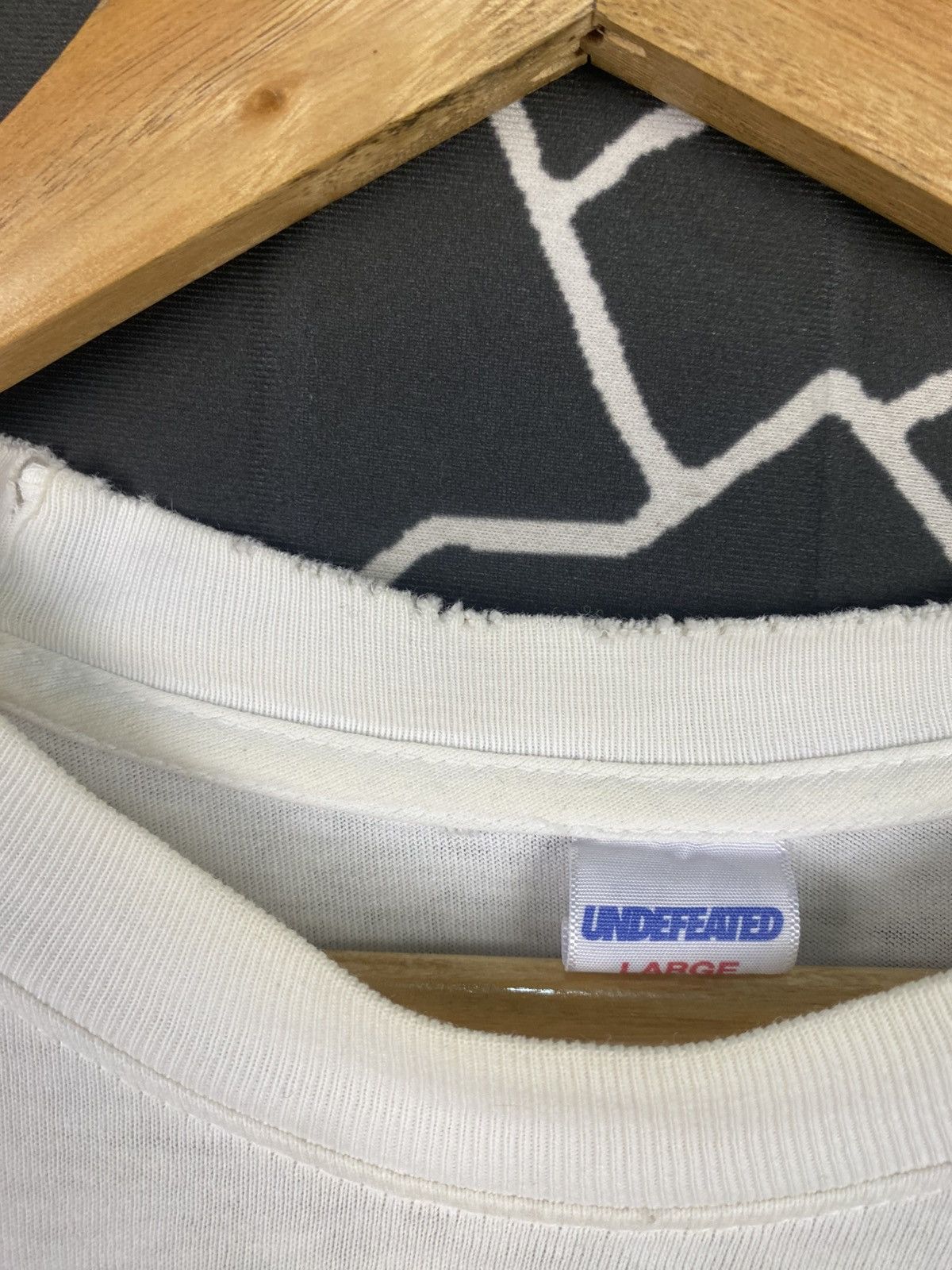 Undefeated Vintage Undefeated Distress Backhit logo Tshirt Size US XL / EU 56 / 4 - 6 Thumbnail