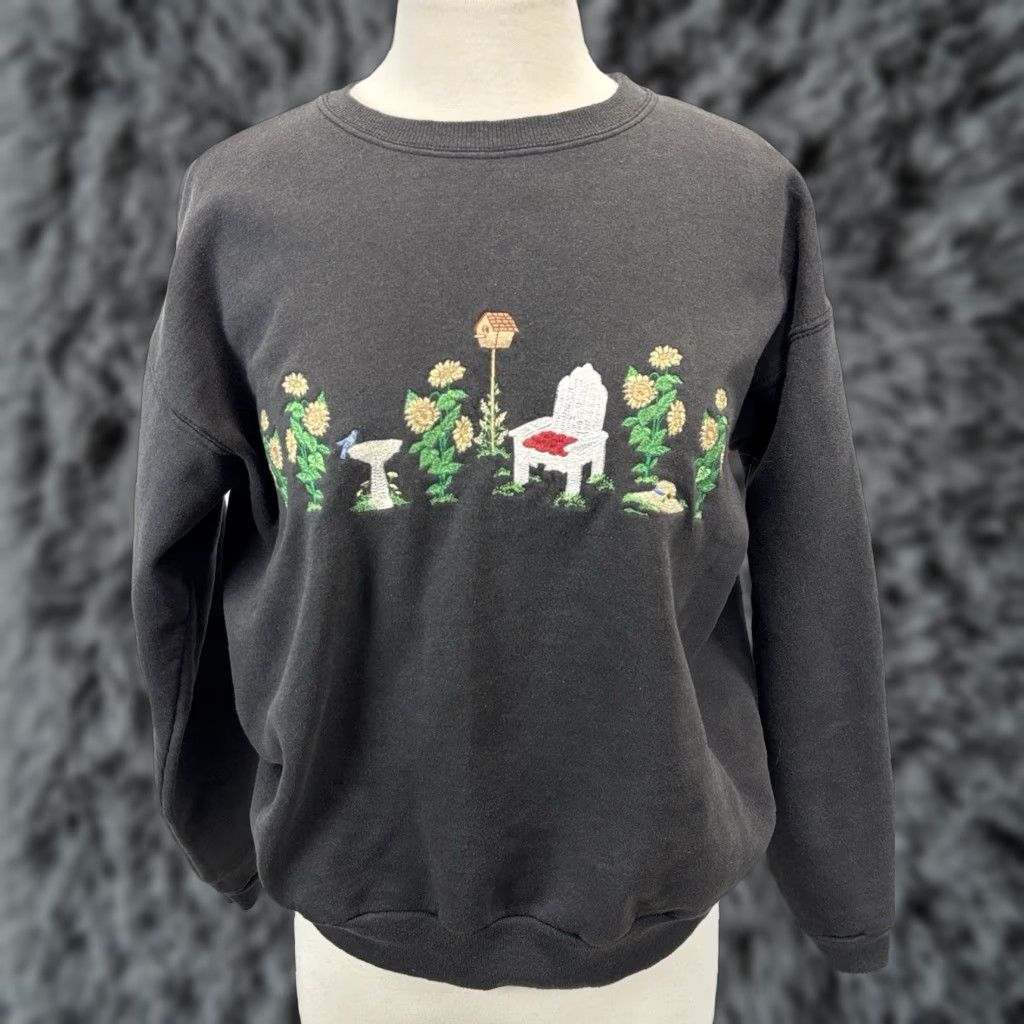 Hanes VINTAGE Hanes Sweatshirt Embroidered Crew Neck Pullover Sz M Women 90s Black Garden Granny Embroidered 90s Womens Size M / US 6-8 / IT 42-44 - 1 Thumbnail