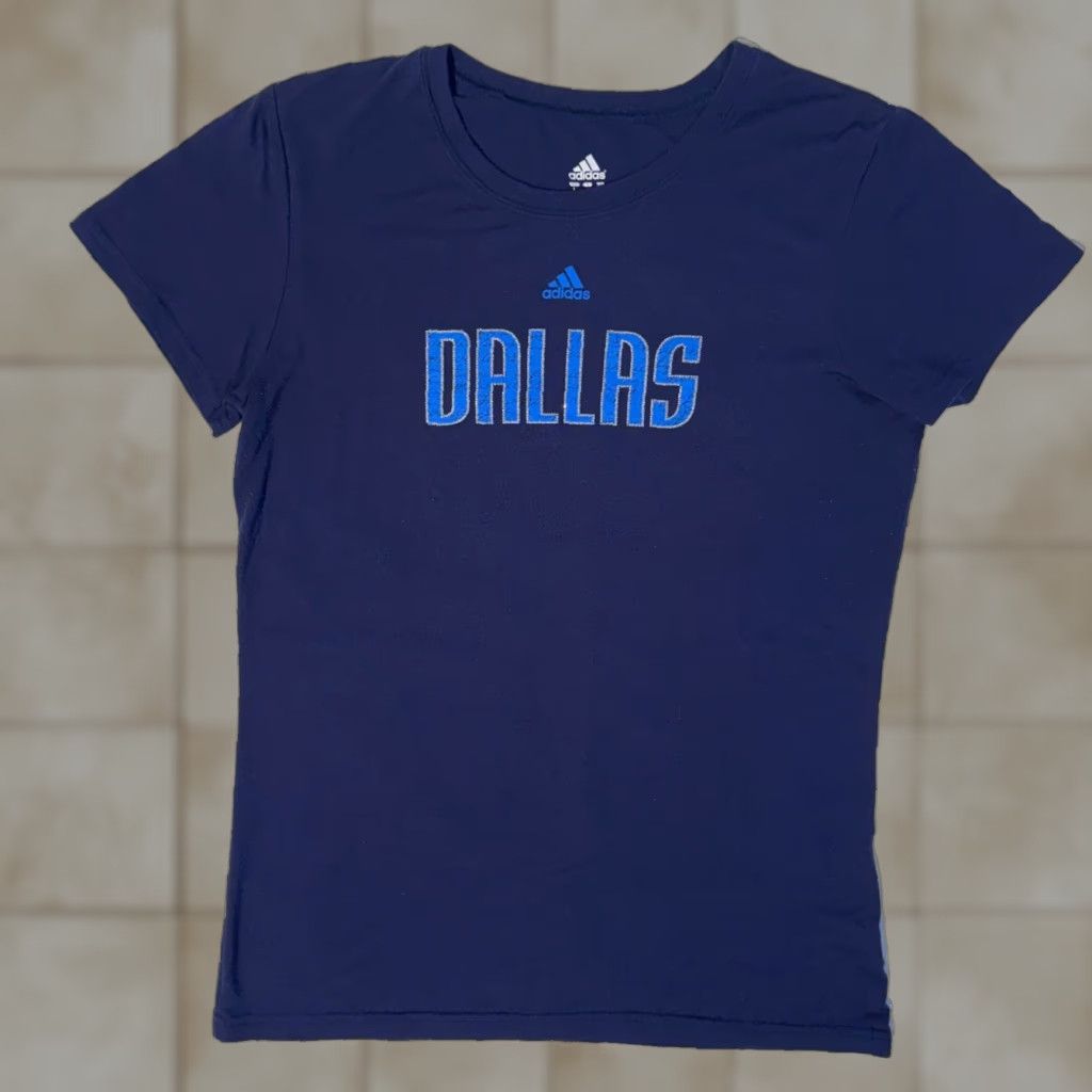 Adidas Adidas Dallas Mavericks Logo Graphic Navy Blue Tshirt L Crew Neck Casual Short Sleeve Women Regular Cotton Blend Jersey Logo Shirt Size L / US 10 / IT 46 - 1 Thumbnail