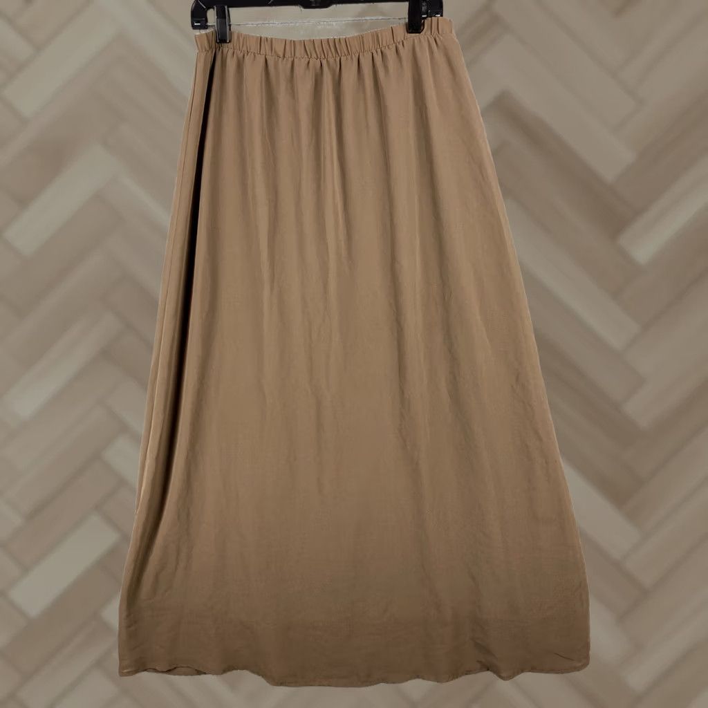 Forever 21 Forever 21 Skirt Women’s M Beige polyester rayon spandex / 31-18 Long Spring Womens Size 32" / US 10 / IT 46 - 1 Thumbnail