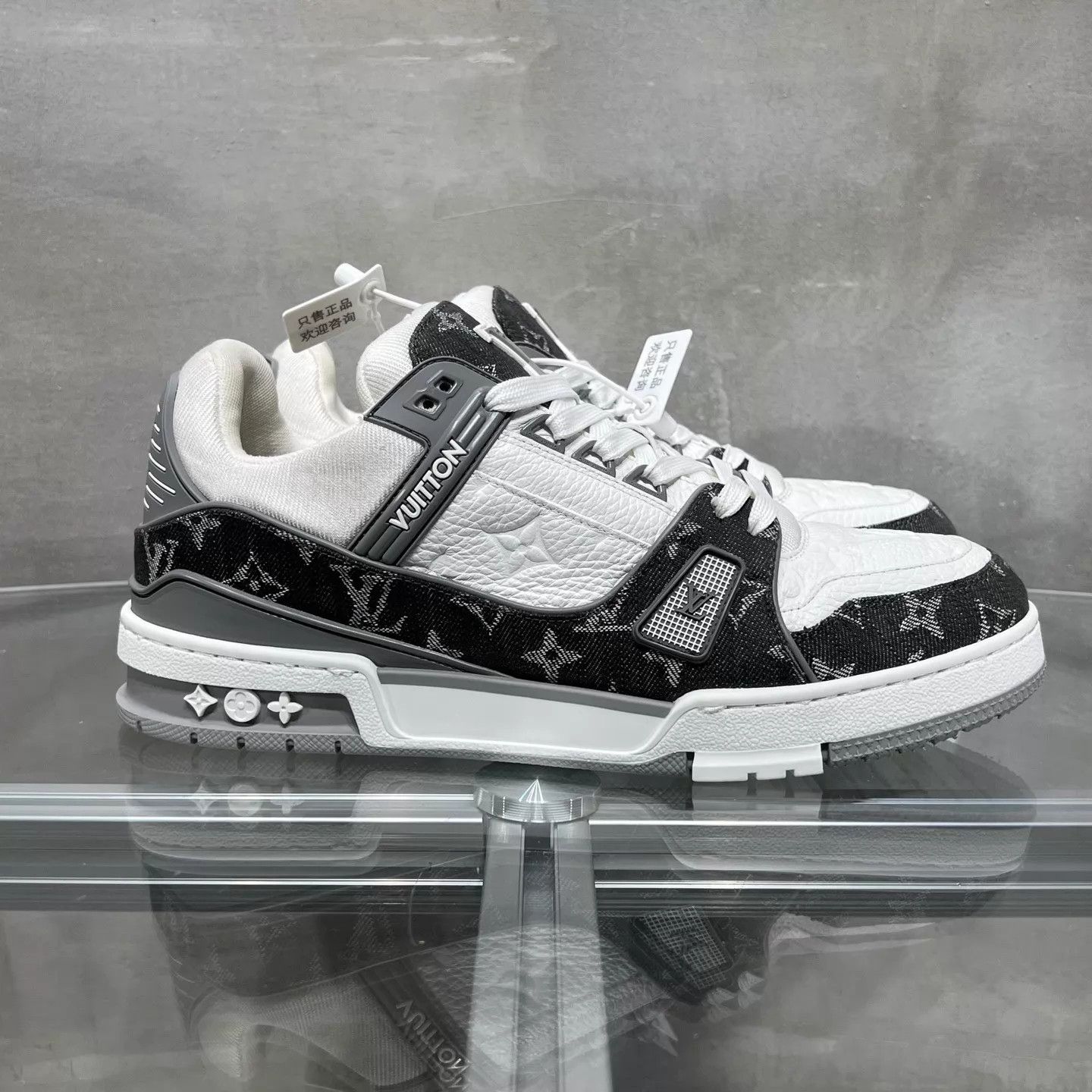 Louis Vuitton LV Trainer White & Gray Denim UK8.5 / 42.5 YH28989 Size US 9.5 / EU 42-43 - 4 Thumbnail