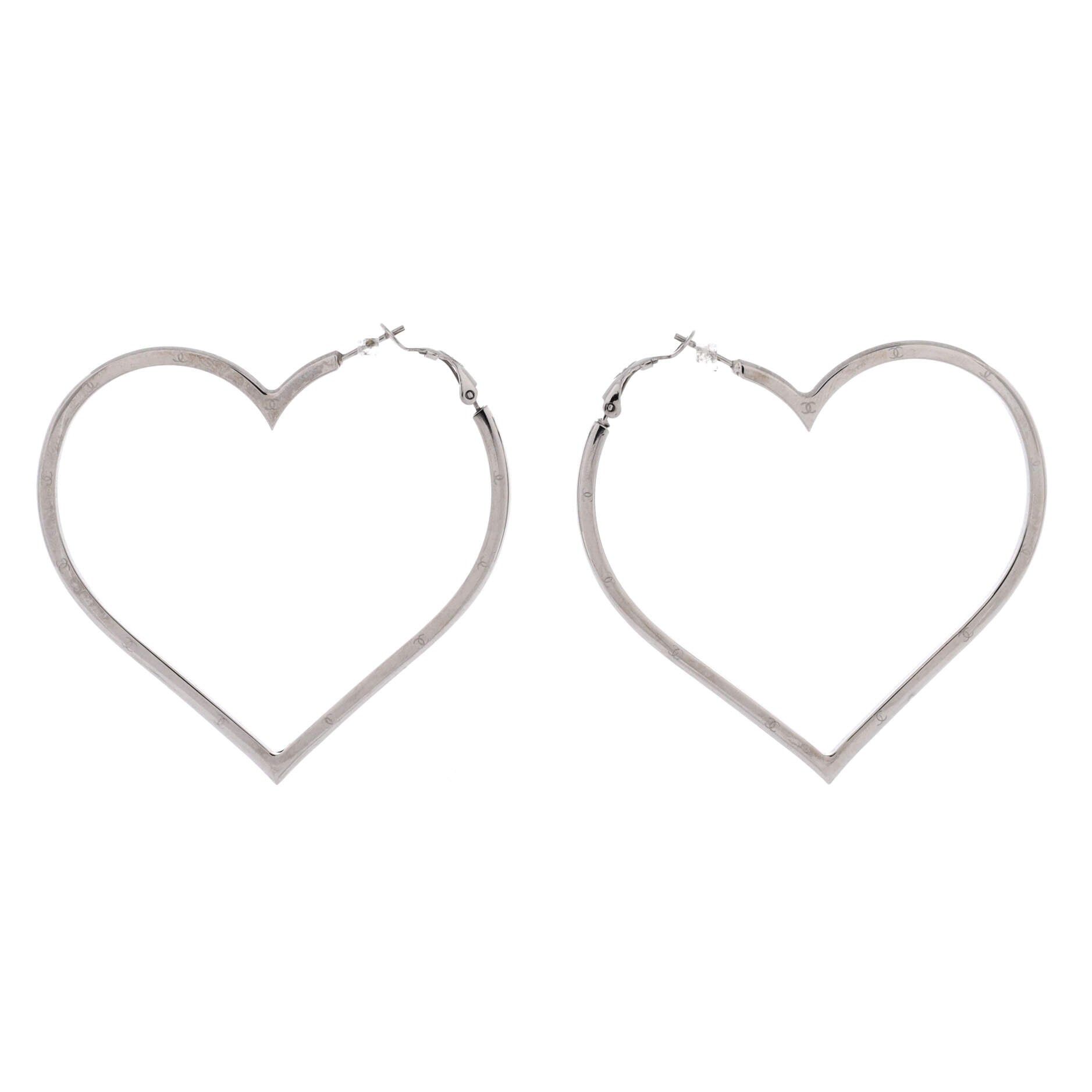 Chanel CC Heart Hoop Earrings Size ONE SIZE - 1 Thumbnail