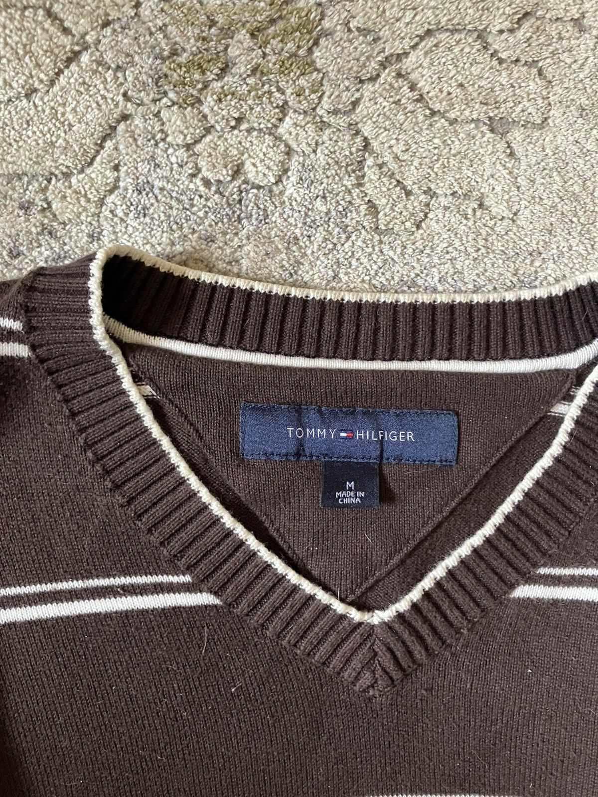 Tommy Hilfiger Tommy Hilfiger Striped V neck Sweater Size US M / EU 48-50 / 2 - 2 Thumbnail