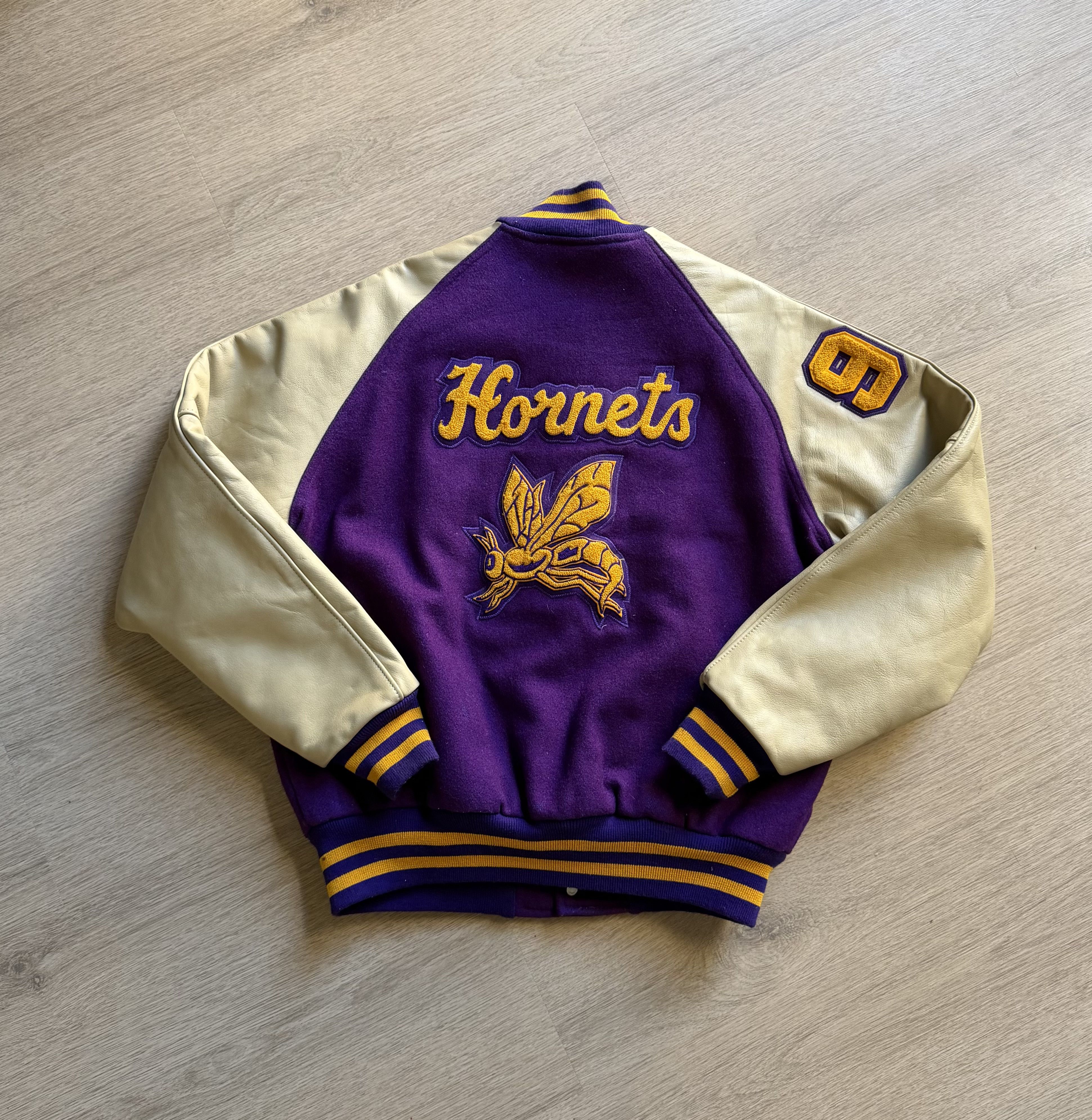 Genuine Leather Vintage '94 Hornets Basketball Varsity Leather Jacket Size US L / EU 52-54 / 3 - 3 Thumbnail