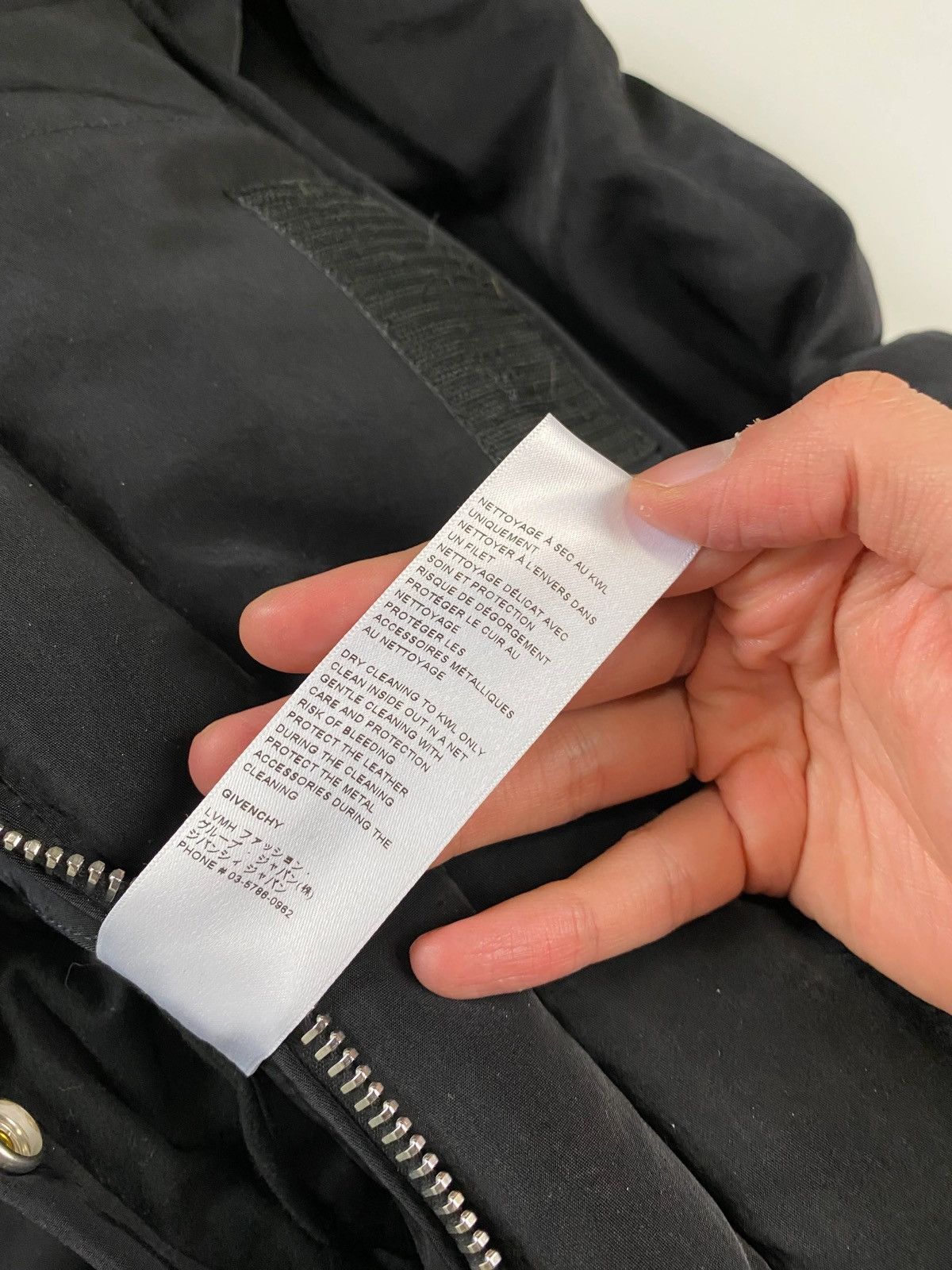 Givenchy GIVENCHY AW21 MW PUFFER VEST BLACK SZ:50 Size US M / EU 48-50 / 2 - 13 Thumbnail