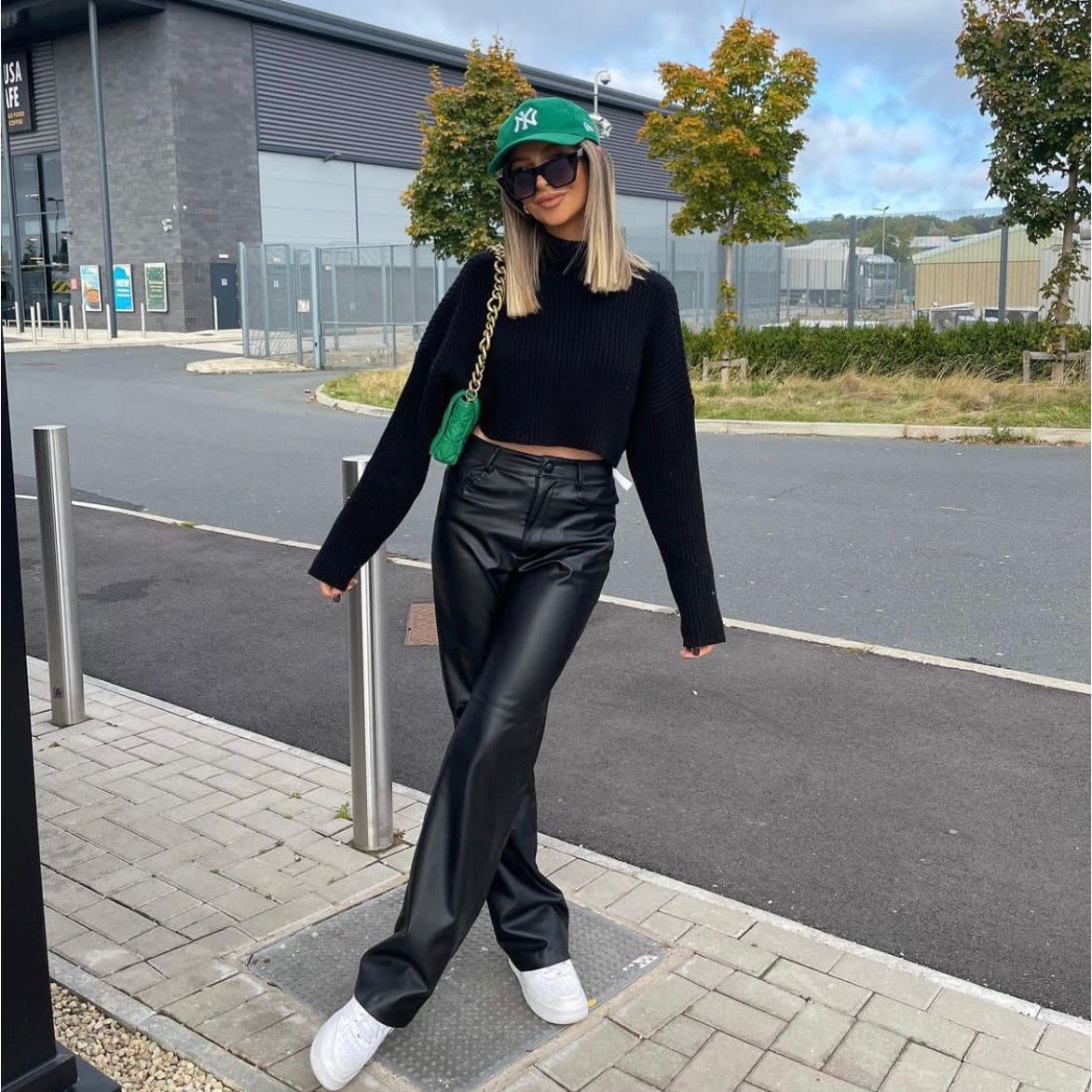 Zara ZARA BLOGGER FAVORITE FAUX LEATHER PANTS BLACK Size 28" / US 6 / IT 42 - 2 Thumbnail