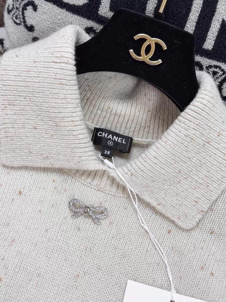 Chanel Chanel Oat-coloured bow lapel sleeveless knitted vest Size XS / US 0-2 / IT 36-38 - 4 Thumbnail