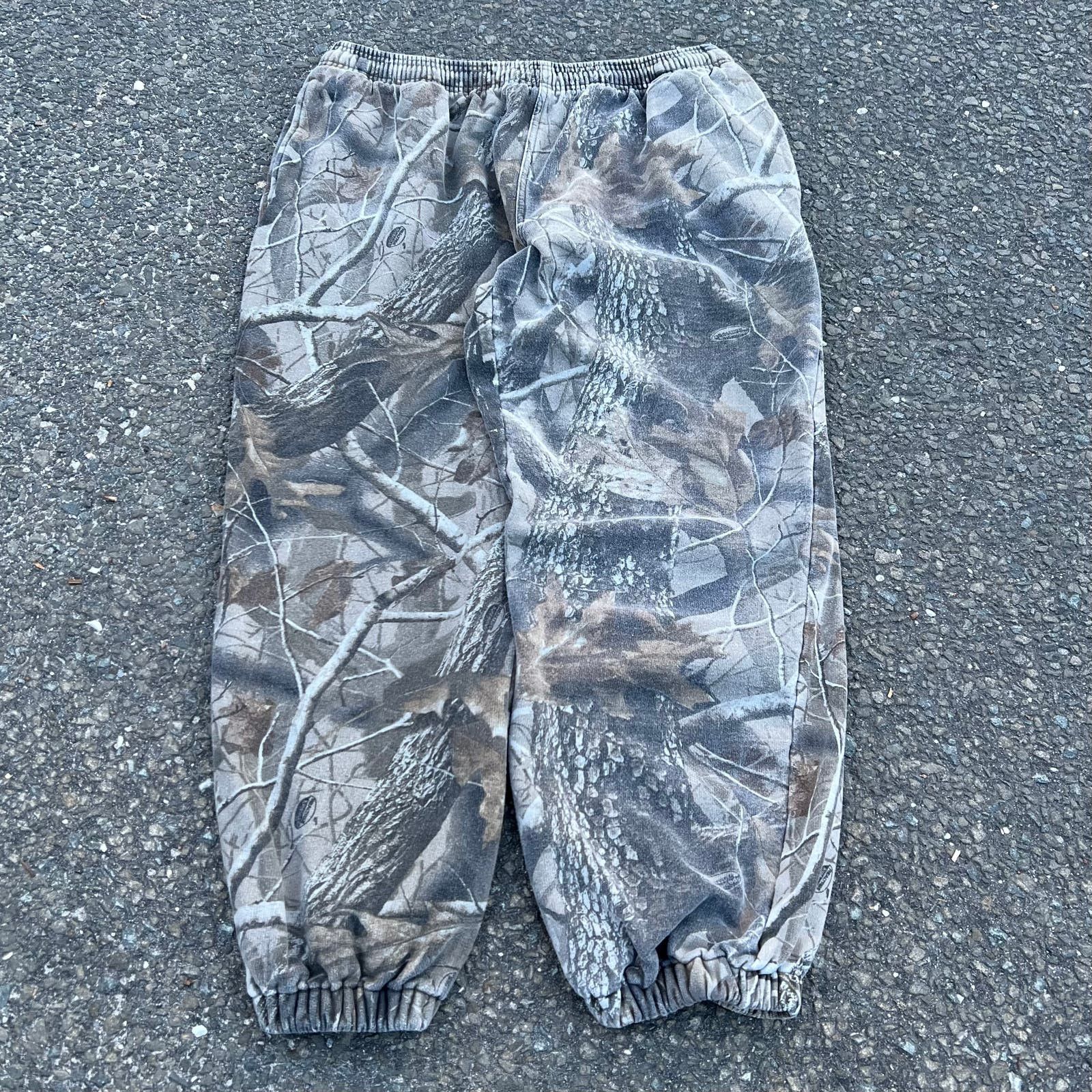 image of Vintage Realtree Camo Y2K Cotton Blank Essential Sweatpants in Green, Men's (Size 30)