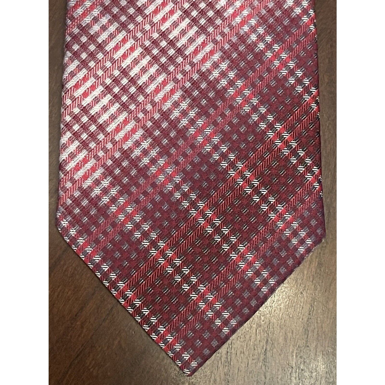 Van Heusen Van Heusen Red 100% Polyester Men’s Neck Tie Made In China Size ONE SIZE - 1 Thumbnail