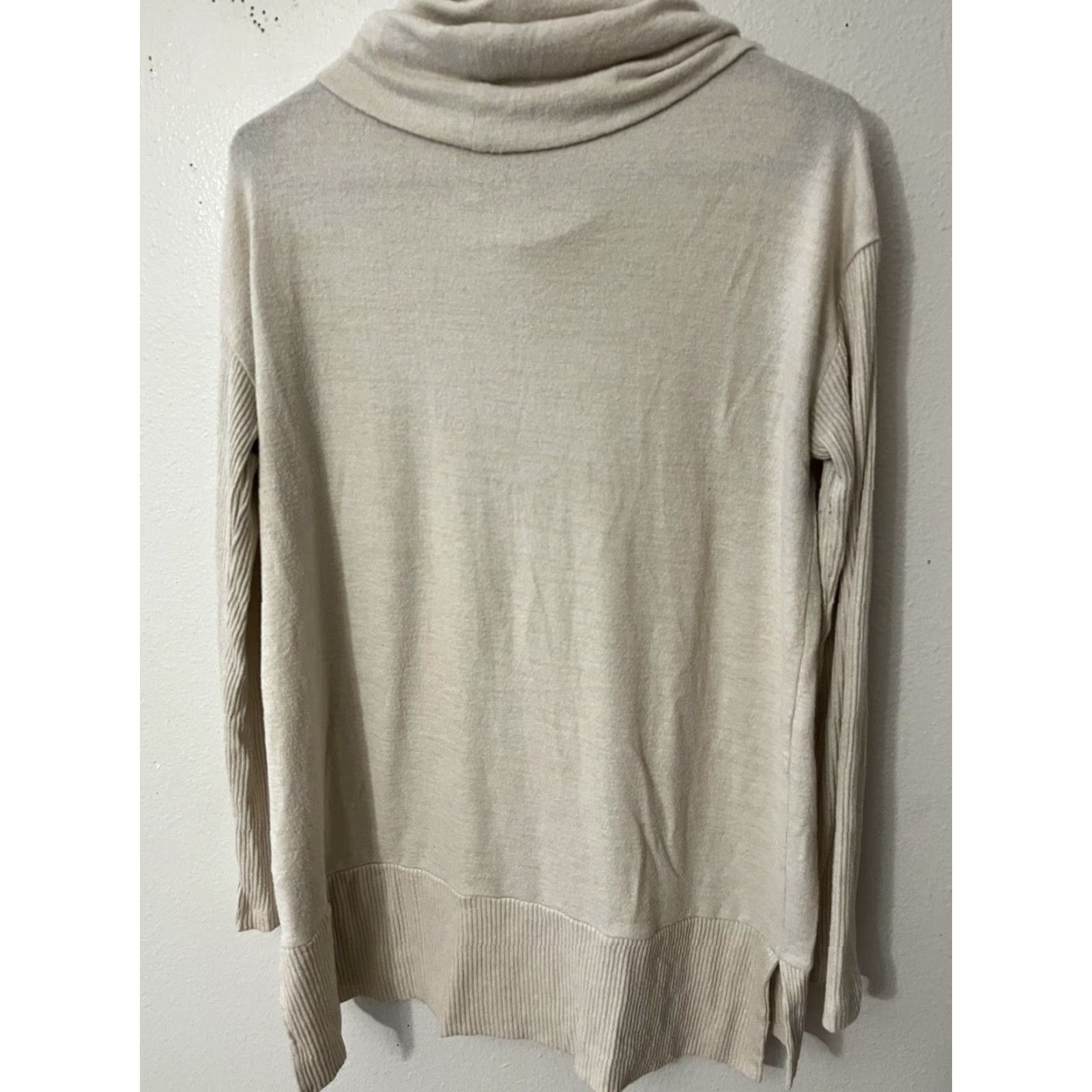 Gap VINTAGE Gap Clothing Sweater Shirt Ladies Beige Turtleneck Pullover M Woman Medium Beige Tan Modal Spandex 90s Theme Classic Womens Size M / US 6-8 / IT 42-44 - 2 Thumbnail