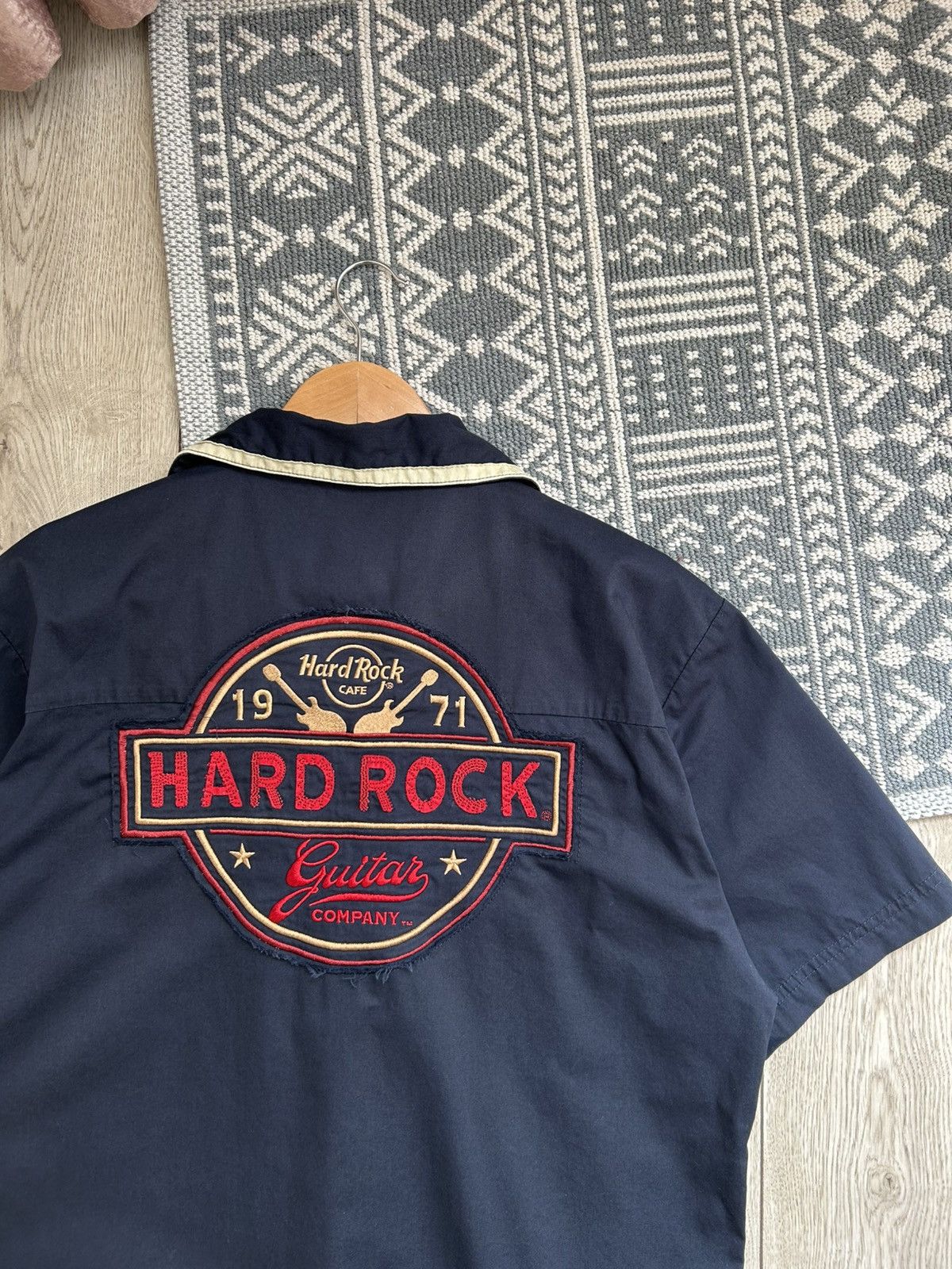 Hard Rock Cafe Hard Rock Vintage 2000’s man’s Big logo shirt size M Size US M / EU 48-50 / 2 - 2 Thumbnail