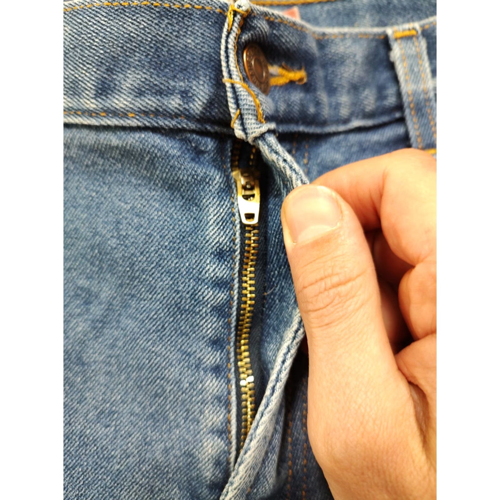 Levi's VINTAGE Levi's 517 Jeans Denim Bootcut BLUE Mens 33x27 5-Pocket Design Workwear 80s 90s Vintage Farm Regular Fit Cotton Blend Jeans Size US 33 - 4 Thumbnail