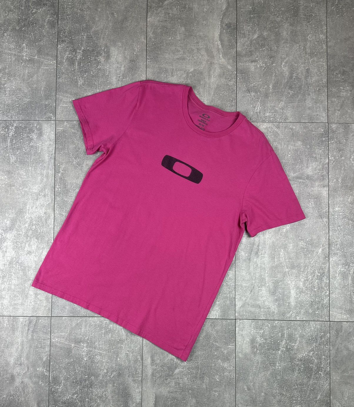Oakley Oakley Mens Centr Logo Pink T-Shirt Size US XL / EU 56 / 4 - 1 Thumbnail