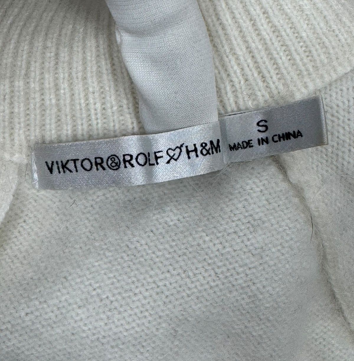 Viktor & Rolf Viktor & Rolf H&M Angora Sweater Turtleneck Heart Bow size S Size S / US 4 / IT 40 - 12 Thumbnail